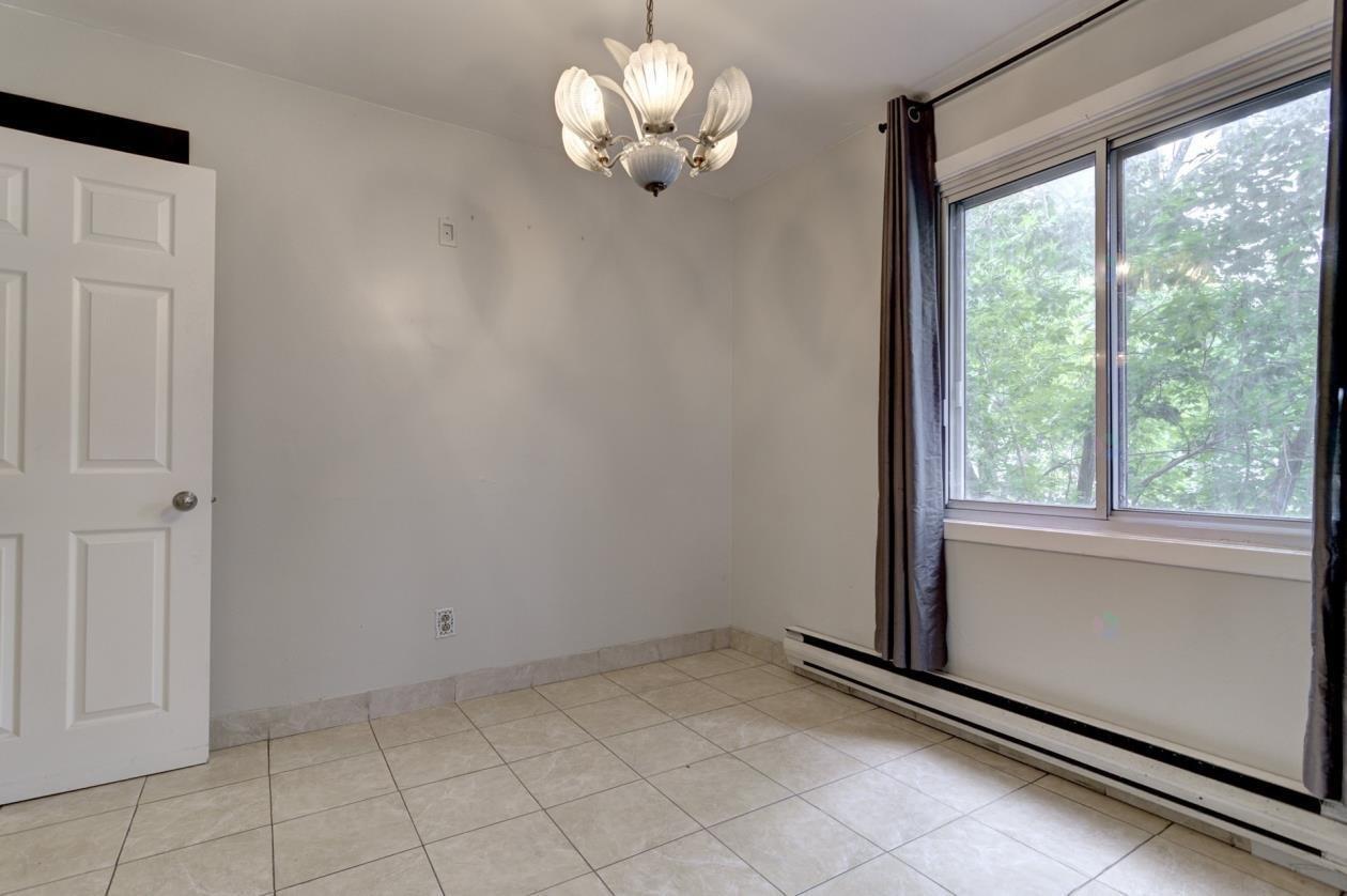 









8675


Av. Champagneur

,
Montréal (Villeray/Saint-Michel/Parc-Extension),




QC
H3N2L1


