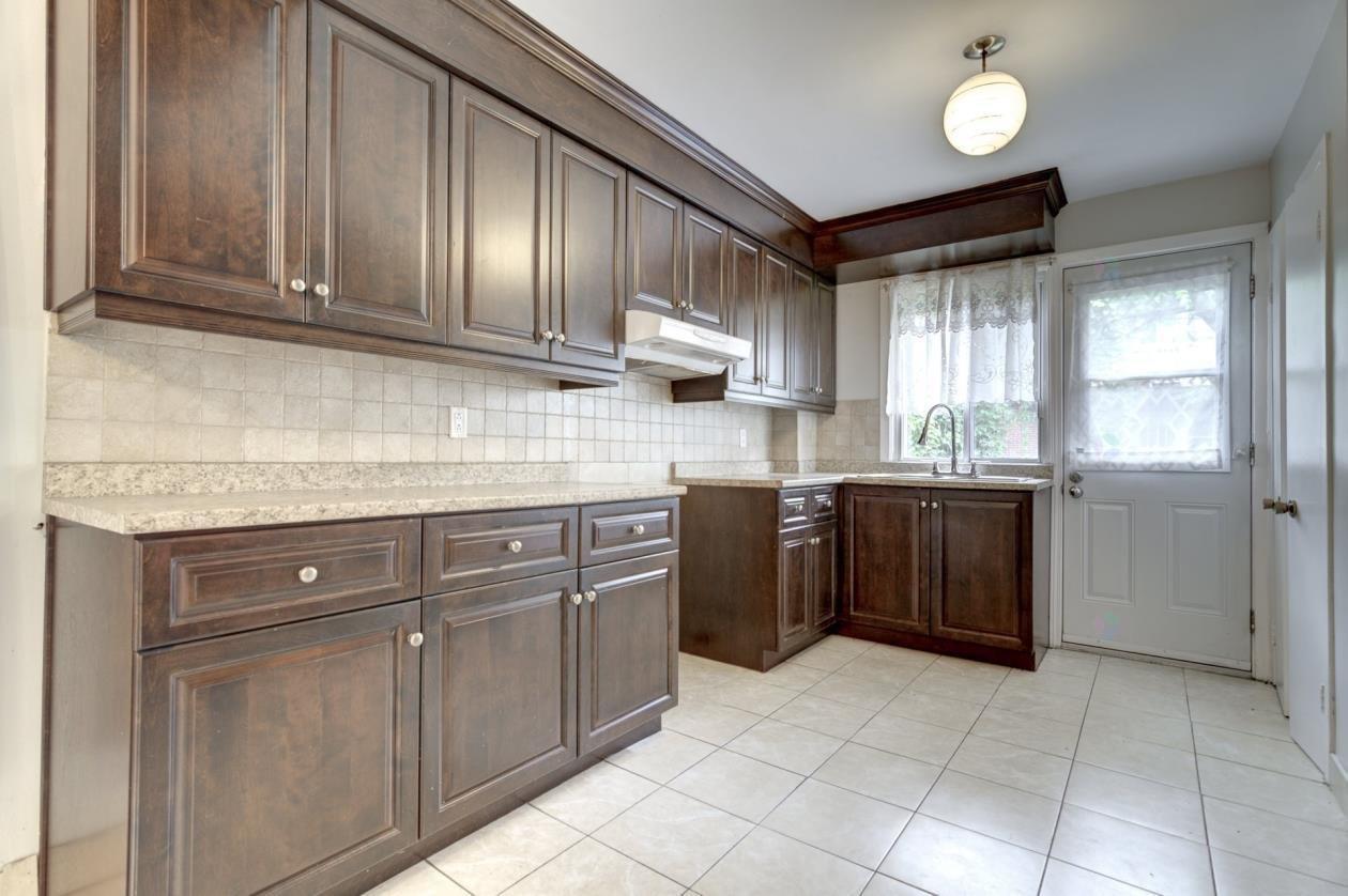 









8675


Av. Champagneur

,
Montréal (Villeray/Saint-Michel/Parc-Extension),




QC
H3N2L1

