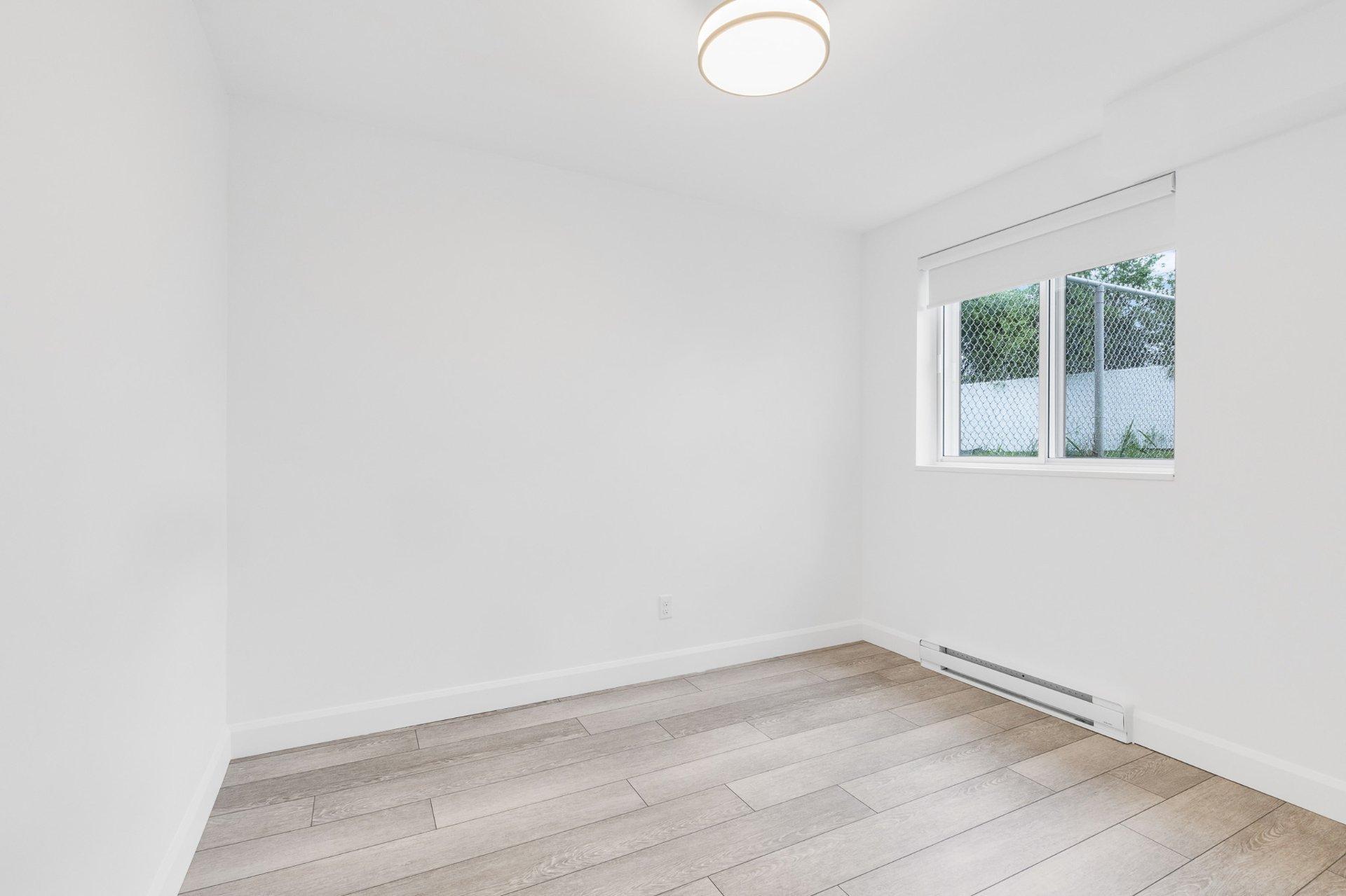 









5541


Av. Clarendon

,
Laval (Chomedey),




QC
H7W5J4

