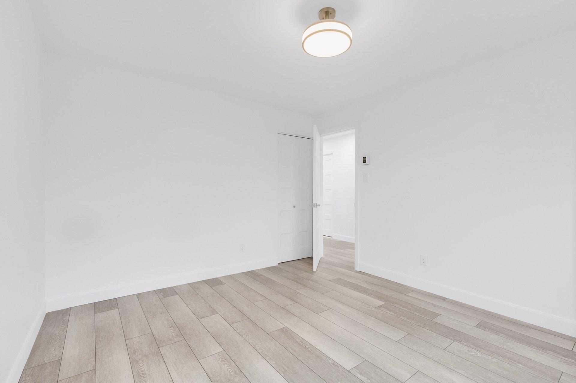 









5541


Av. Clarendon

,
Laval (Chomedey),




QC
H7W5J4

