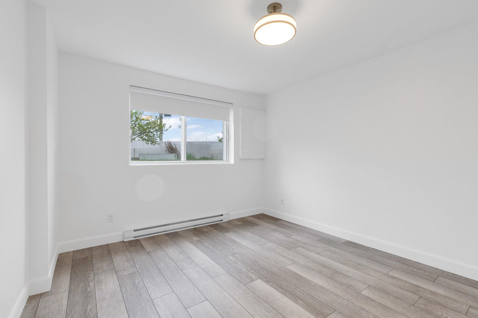 









5541


Av. Clarendon

,
Laval (Chomedey),




QC
H7W5J4

