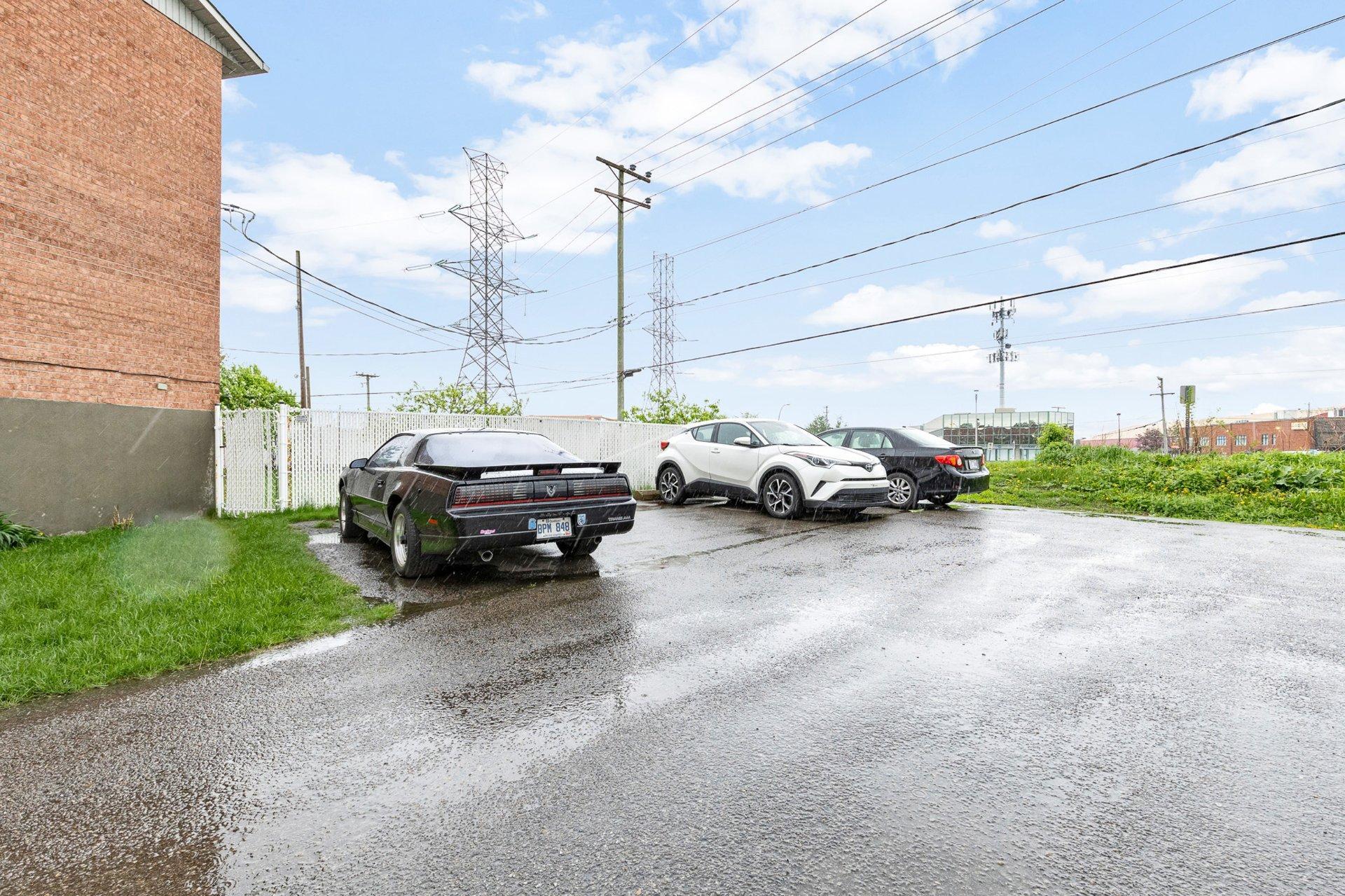 









5541


Av. Clarendon

,
Laval (Chomedey),




QC
H7W5J4

