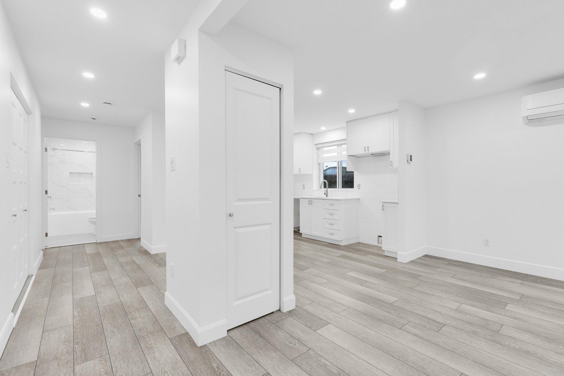 









5541


Av. Clarendon

,
Laval (Chomedey),




QC
H7W5J4

