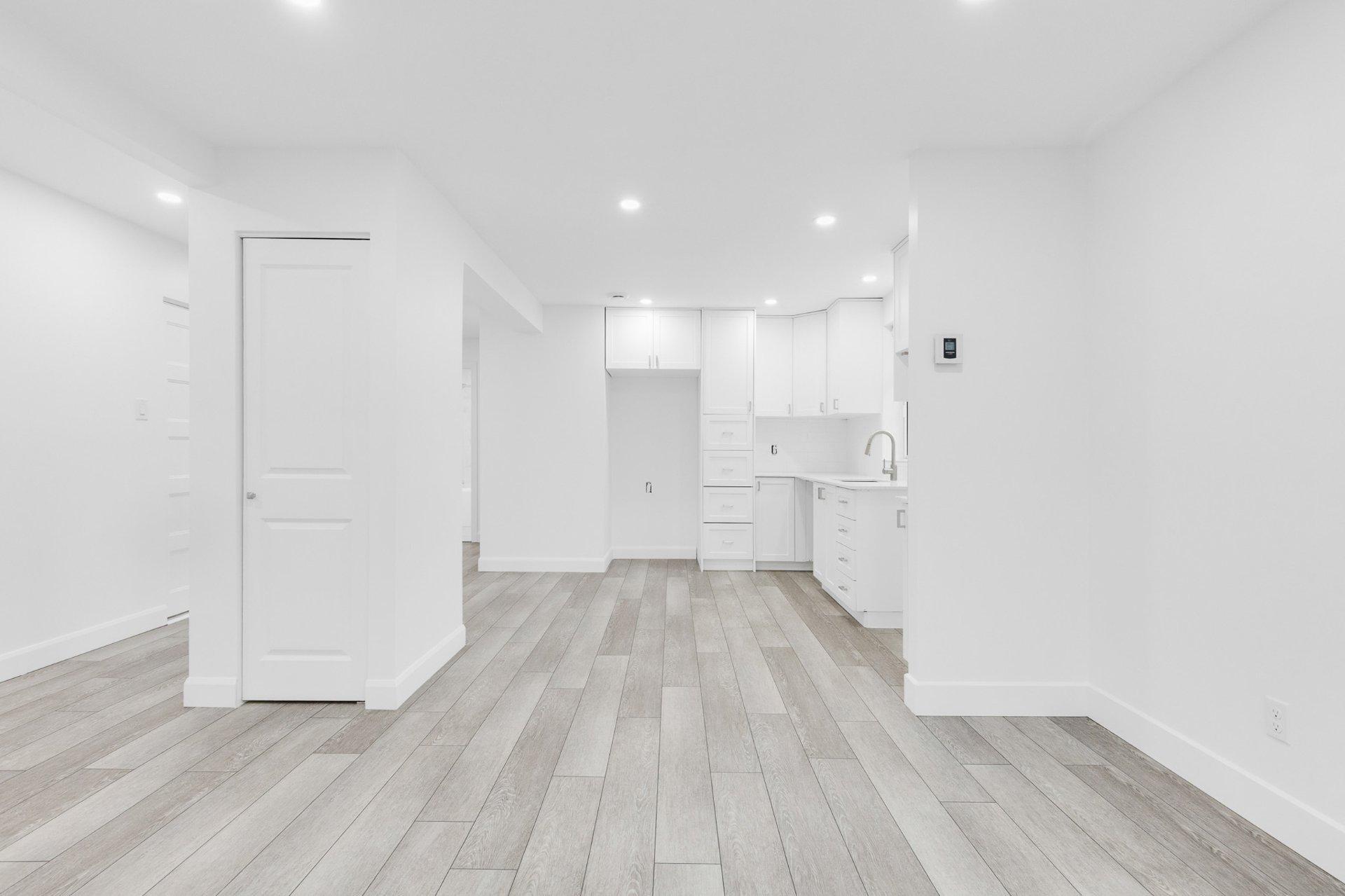 









5541


Av. Clarendon

,
Laval (Chomedey),




QC
H7W5J4

