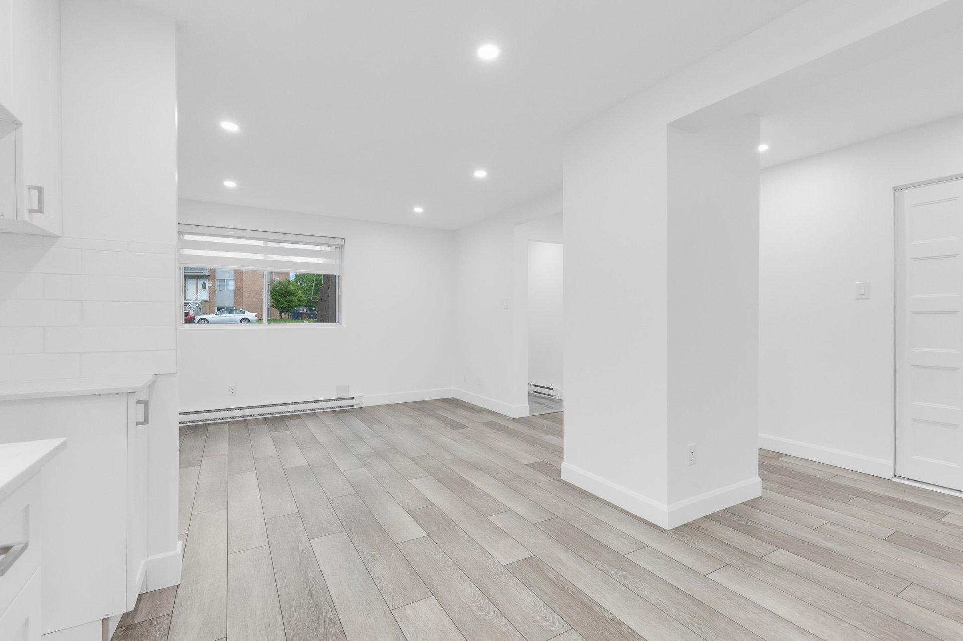 









5541


Av. Clarendon

,
Laval (Chomedey),




QC
H7W5J4

