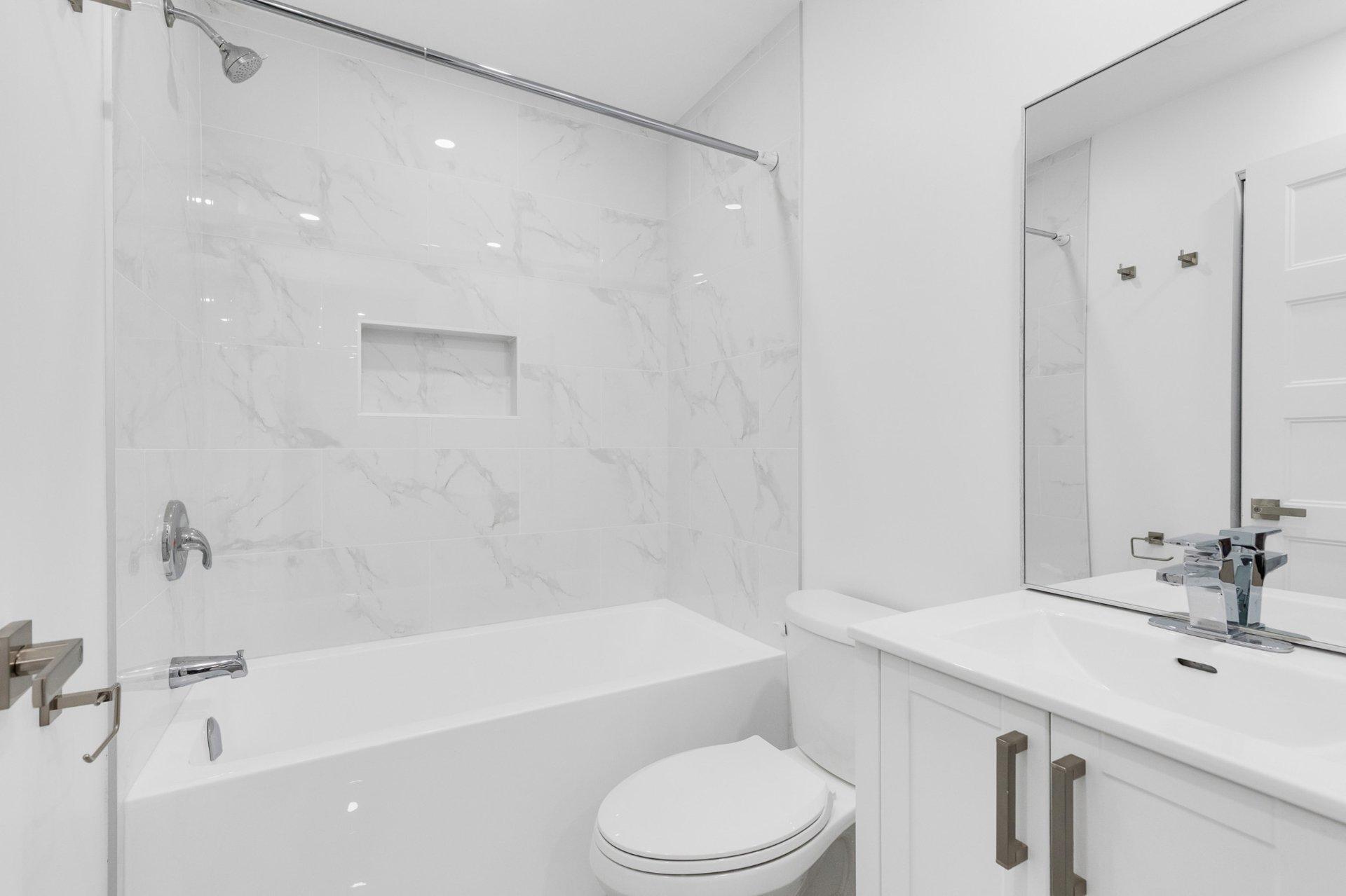 









5541


Av. Clarendon

,
Laval (Chomedey),




QC
H7W5J4


