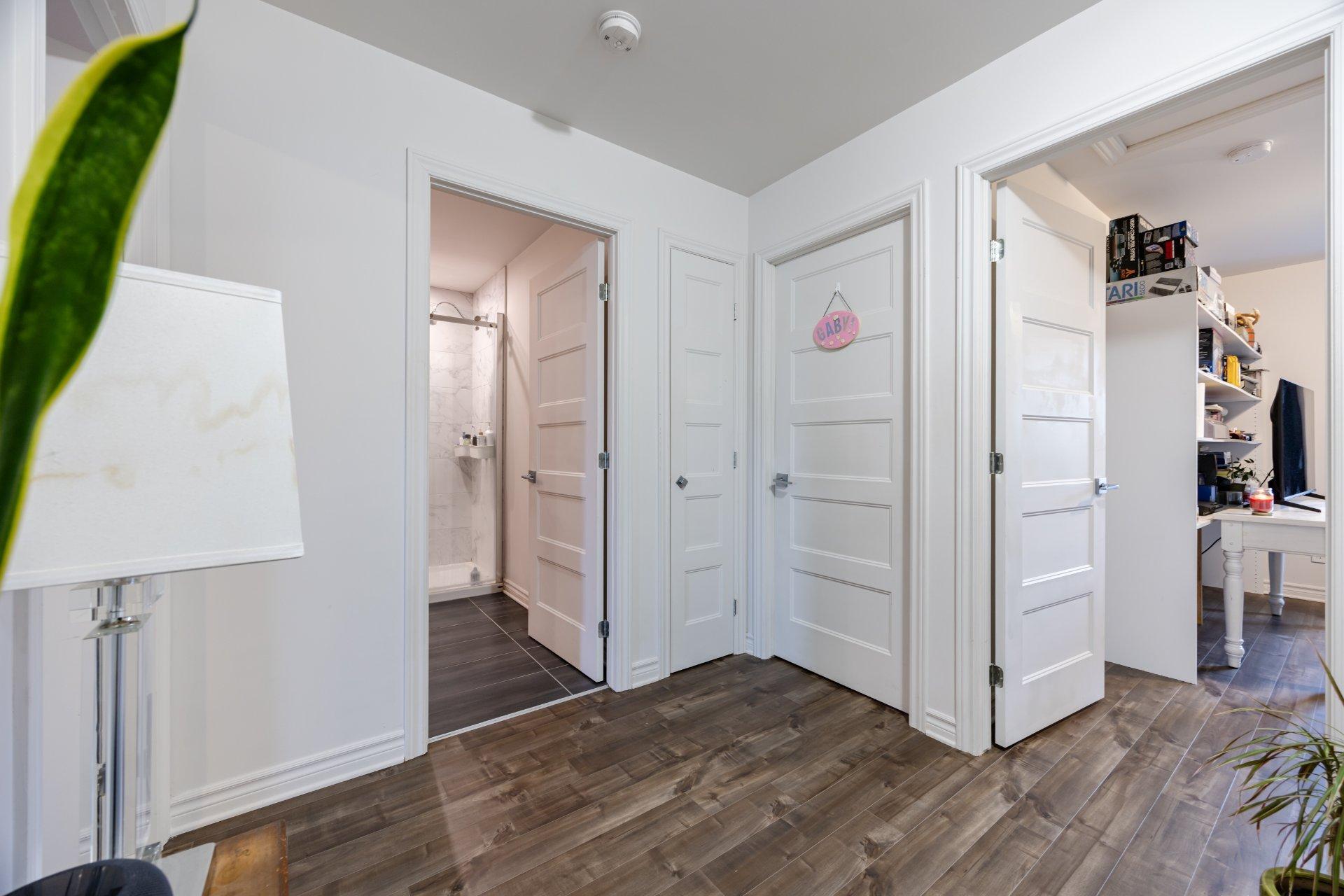 









1710


Rue Coderre

,
Longueuil (Saint-Hubert),




QC
J3Y4N1


