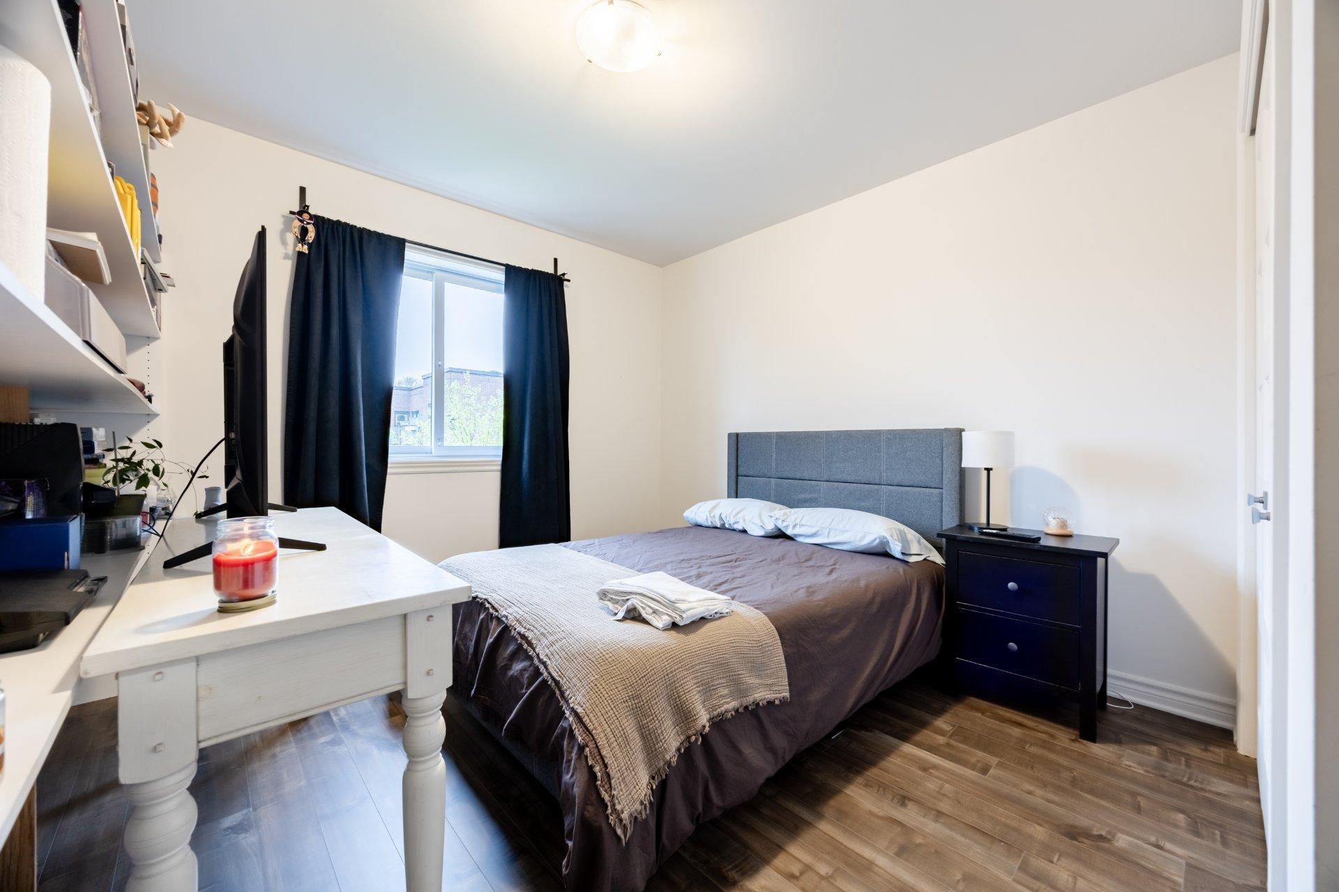 









1710


Rue Coderre

,
Longueuil (Saint-Hubert),




QC
J3Y4N1

