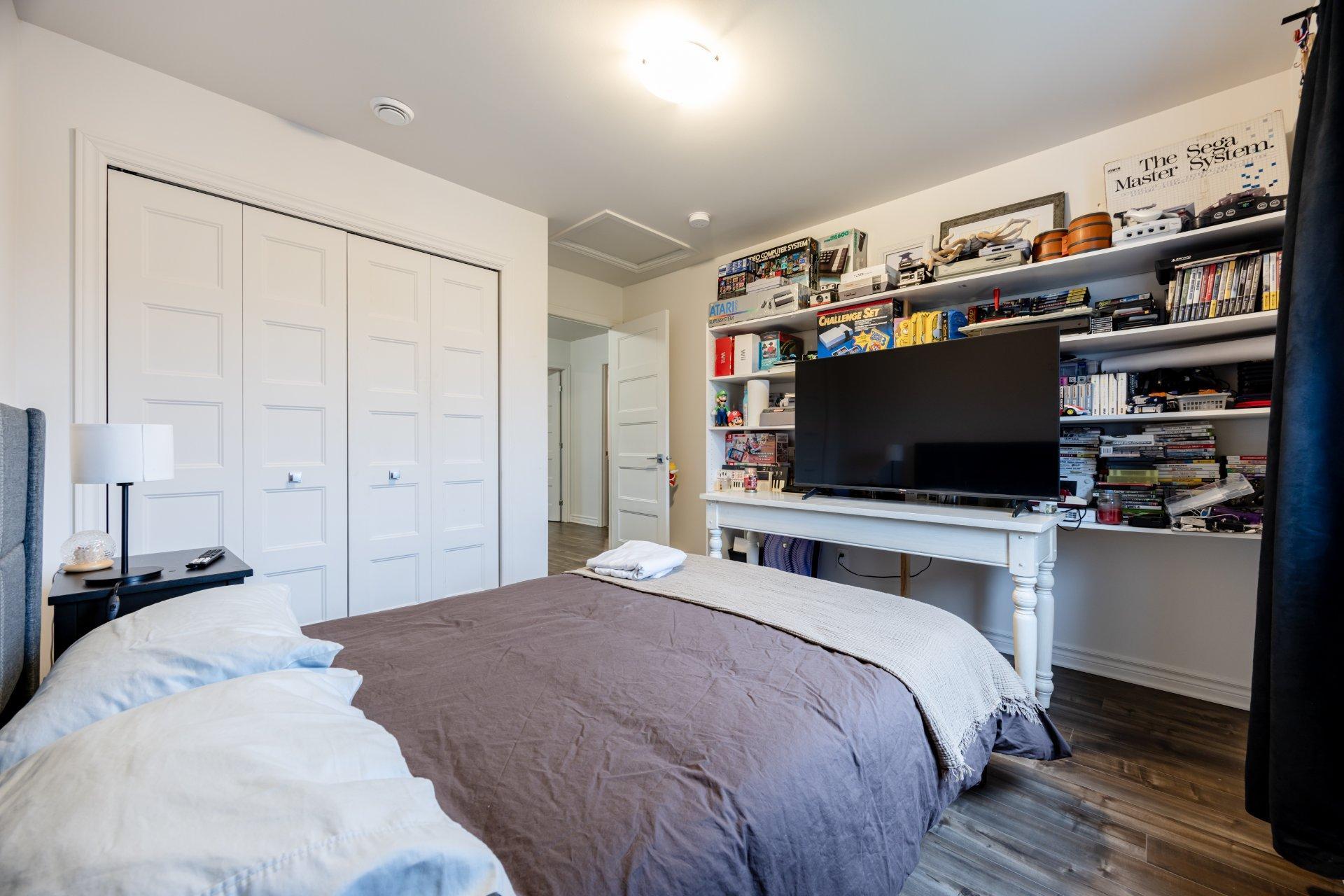 









1710


Rue Coderre

,
Longueuil (Saint-Hubert),




QC
J3Y4N1

