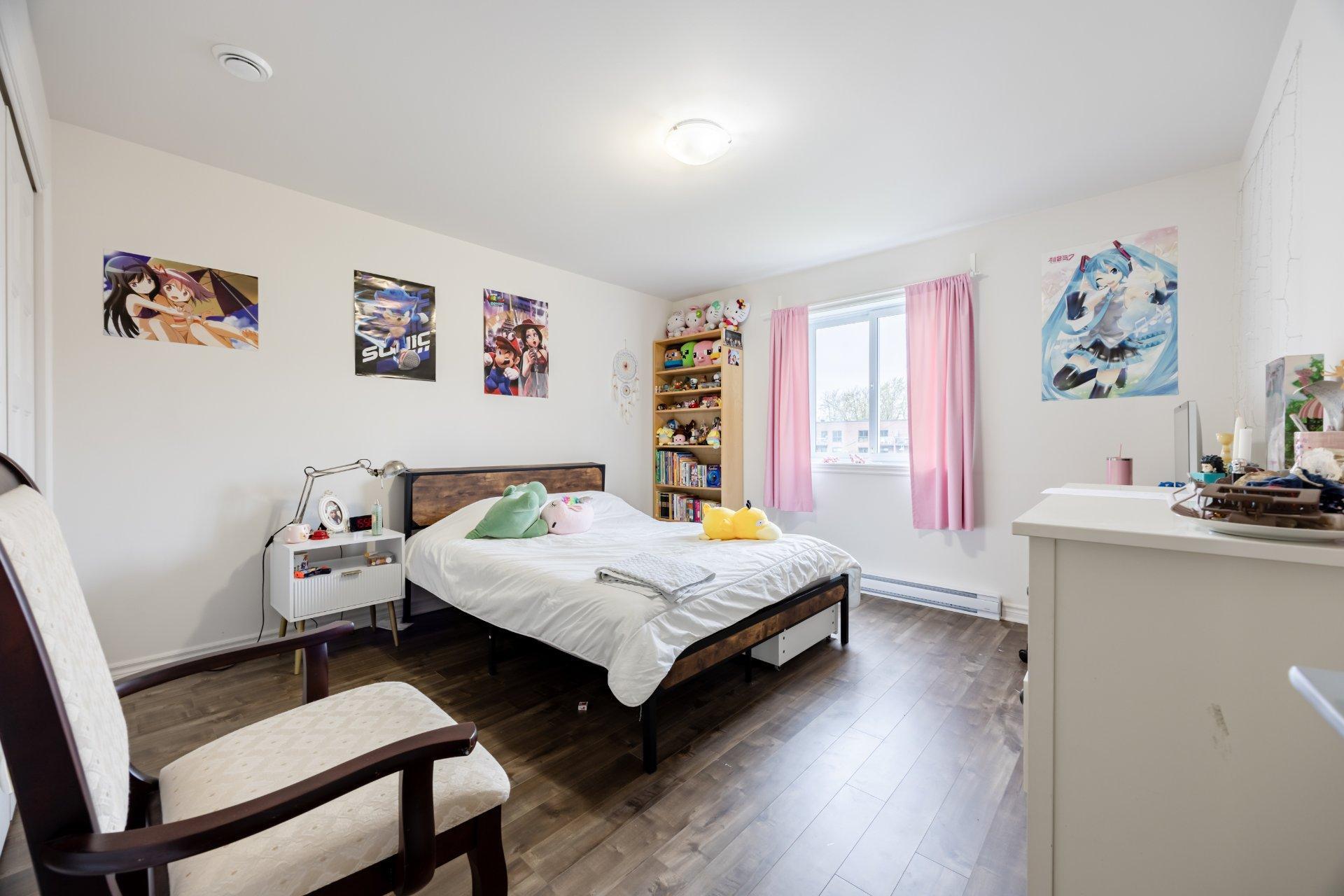 









1710


Rue Coderre

,
Longueuil (Saint-Hubert),




QC
J3Y4N1

