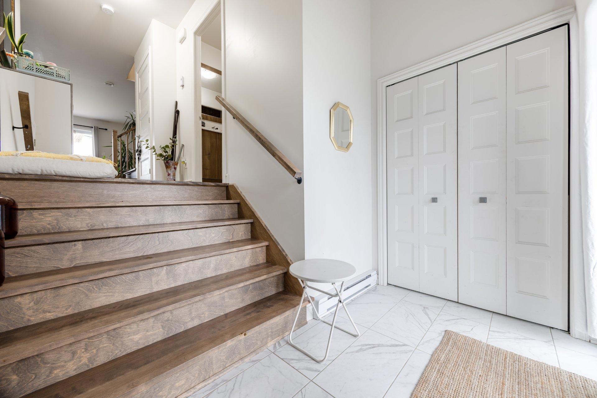 









1710


Rue Coderre

,
Longueuil (Saint-Hubert),




QC
J3Y4N1

