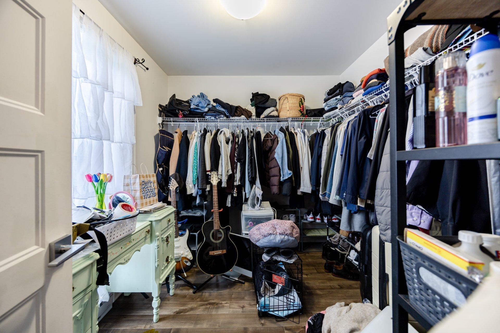 









1710


Rue Coderre

,
Longueuil (Saint-Hubert),




QC
J3Y4N1

