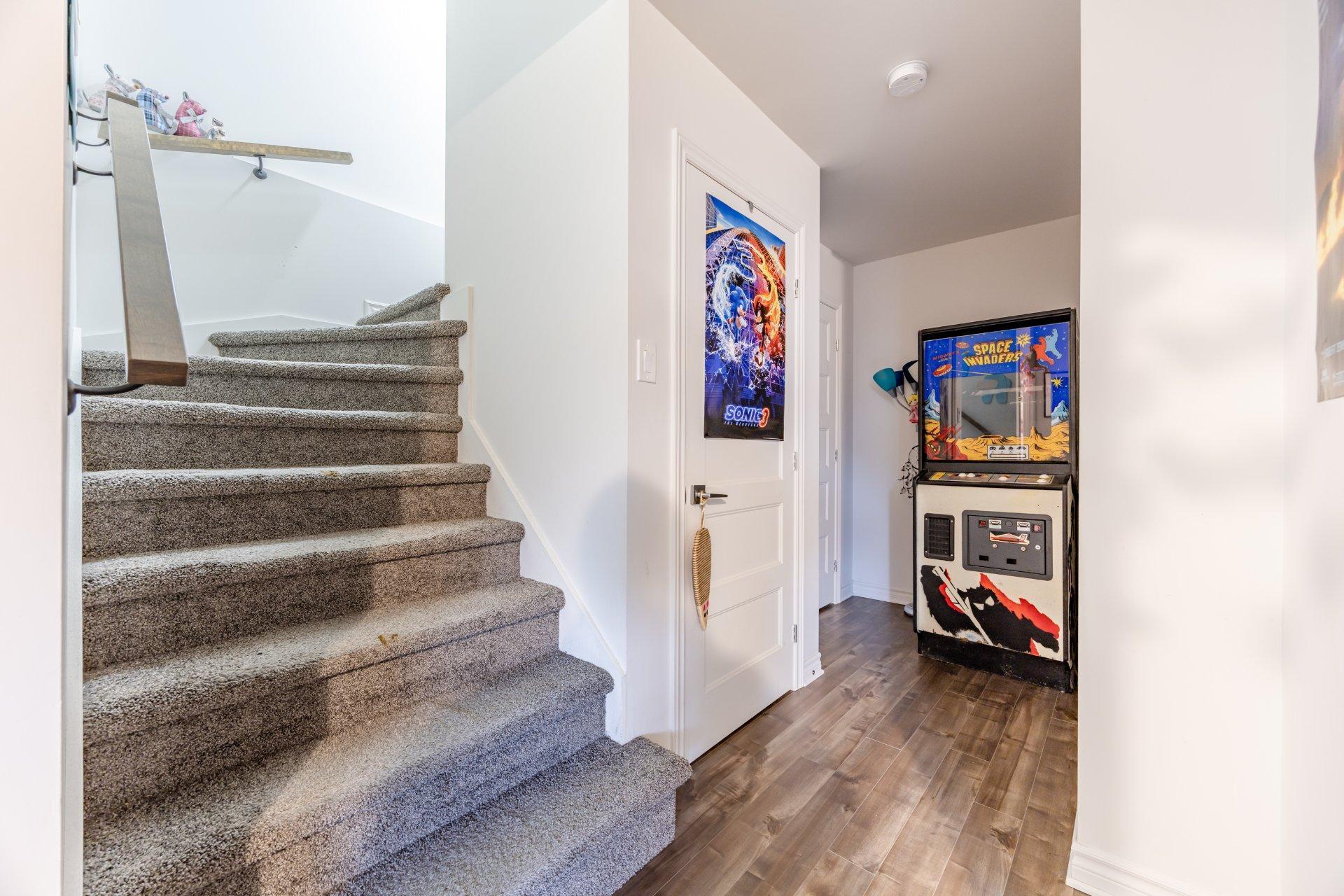 









1710


Rue Coderre

,
Longueuil (Saint-Hubert),




QC
J3Y4N1

