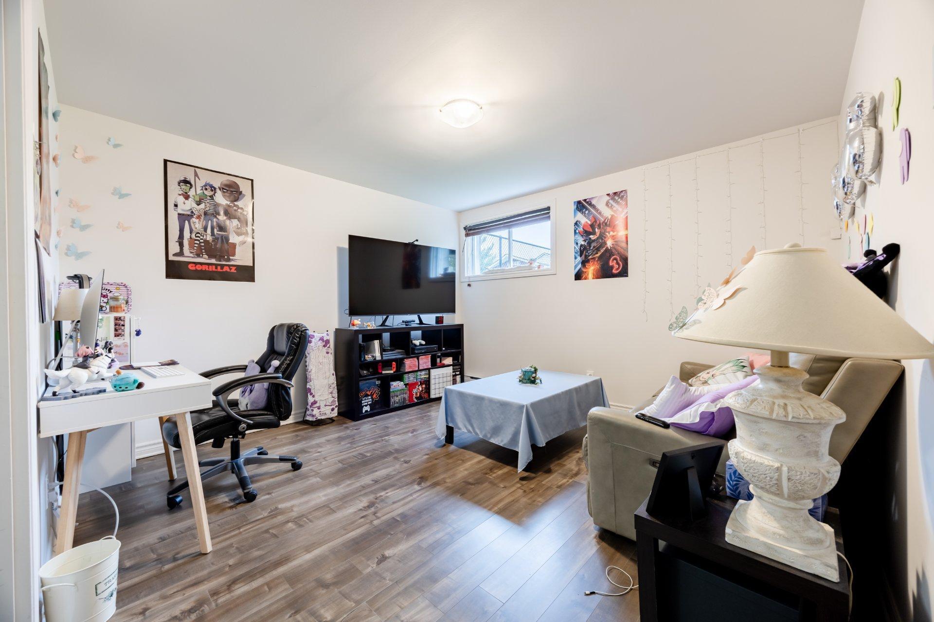 









1710


Rue Coderre

,
Longueuil (Saint-Hubert),




QC
J3Y4N1

