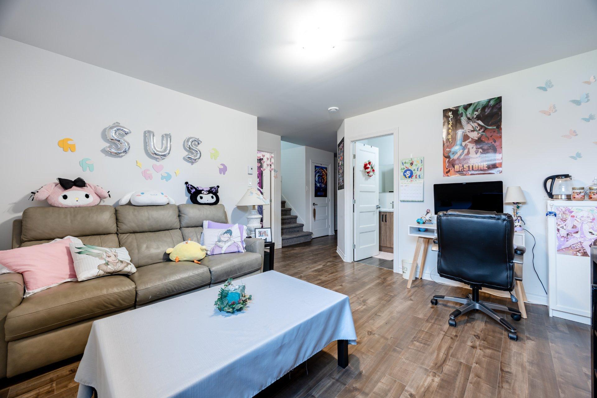 









1710


Rue Coderre

,
Longueuil (Saint-Hubert),




QC
J3Y4N1

