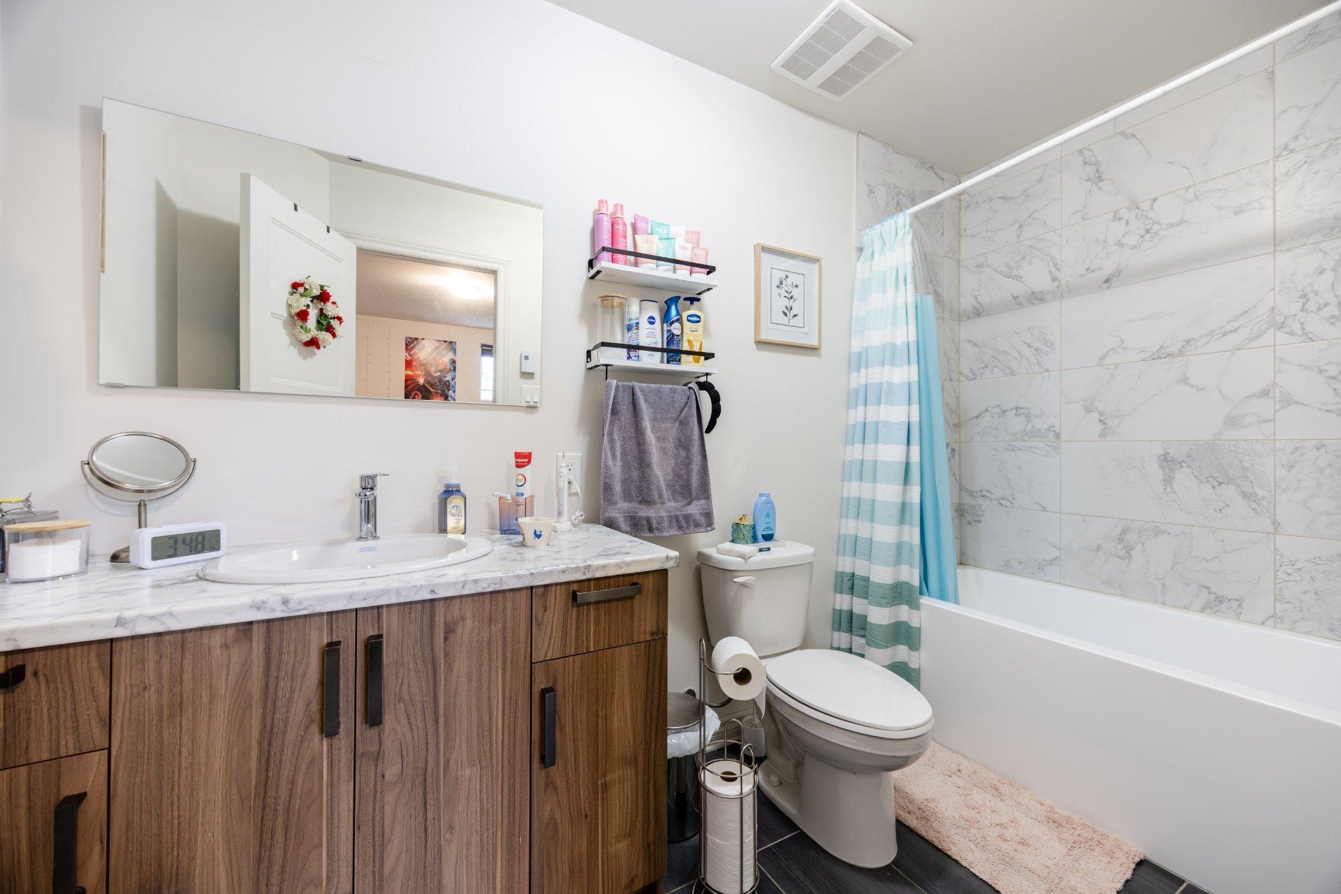 









1710


Rue Coderre

,
Longueuil (Saint-Hubert),




QC
J3Y4N1

