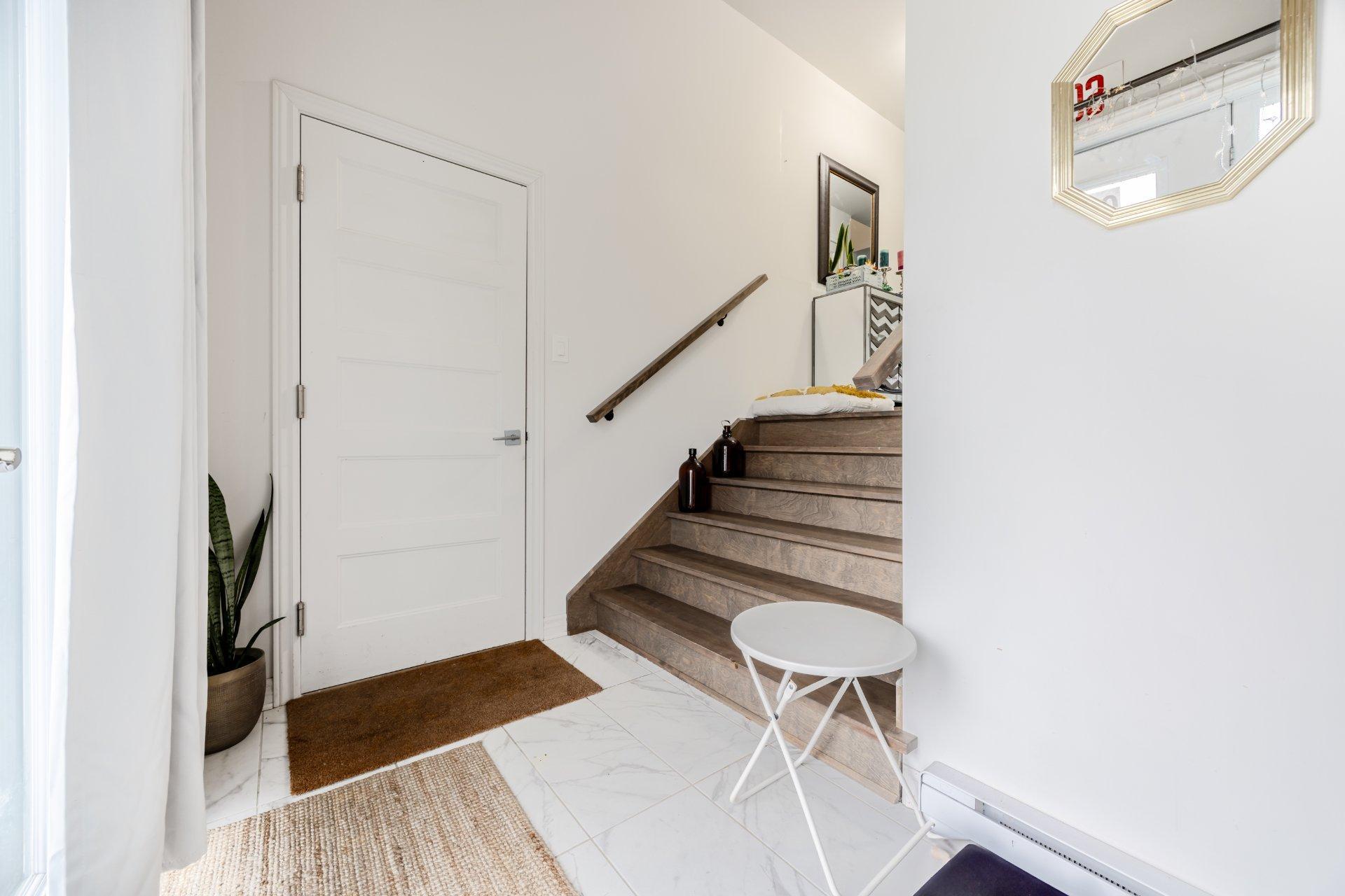 









1710


Rue Coderre

,
Longueuil (Saint-Hubert),




QC
J3Y4N1

