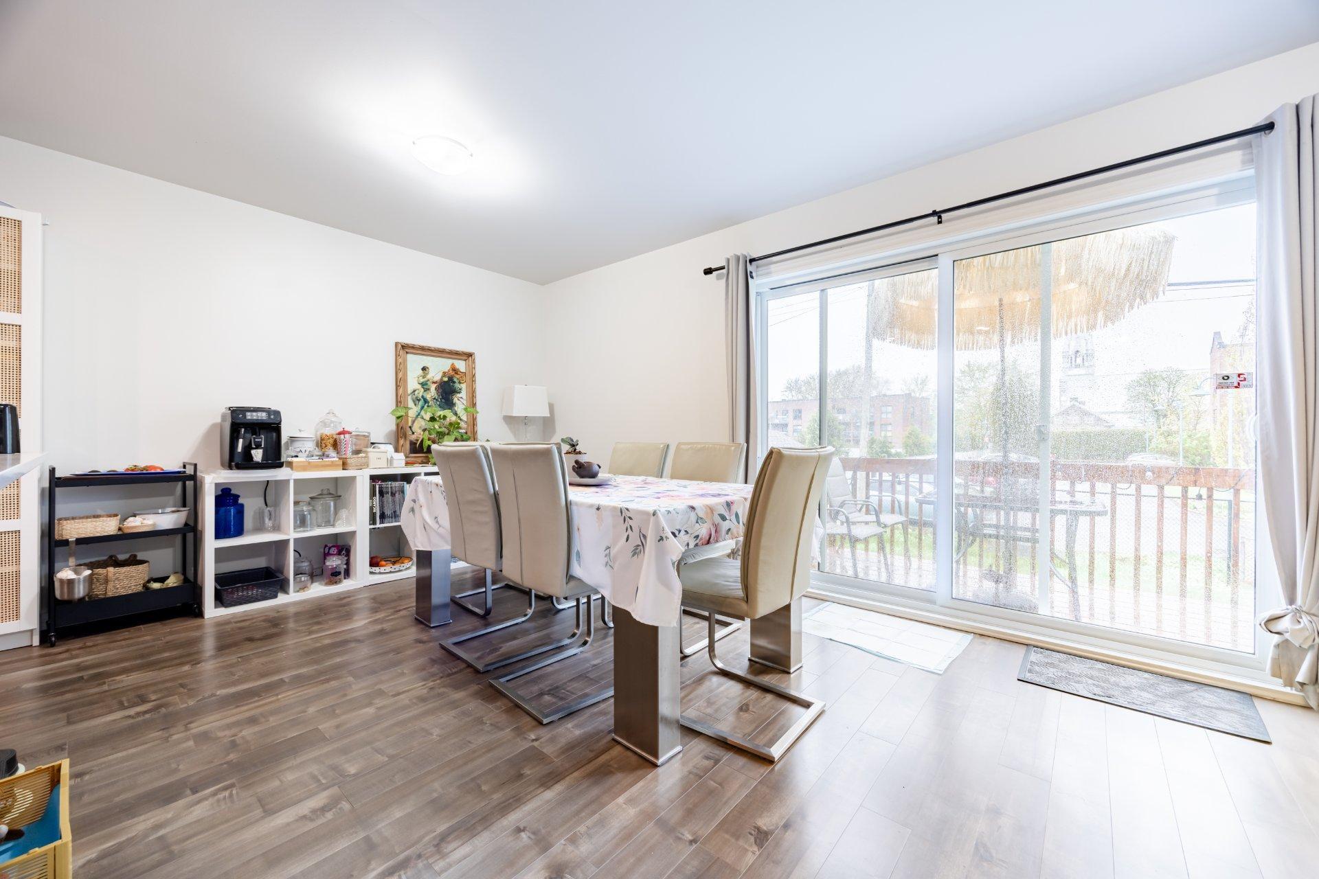 









1710


Rue Coderre

,
Longueuil (Saint-Hubert),




QC
J3Y4N1

