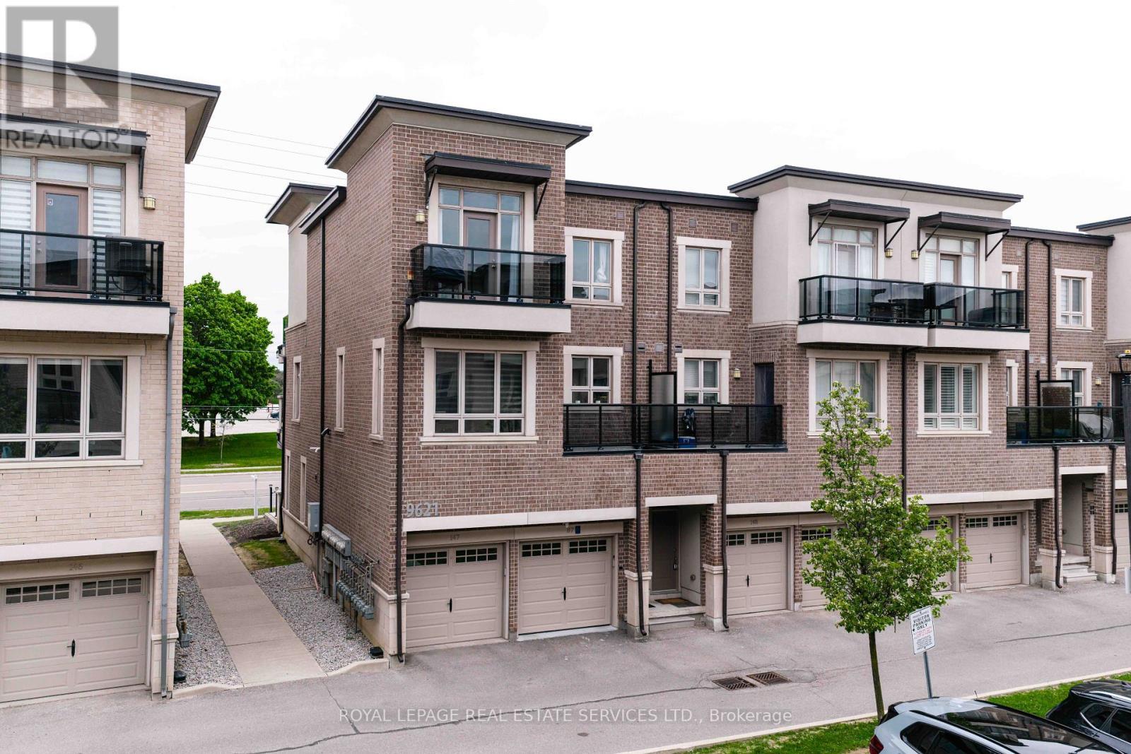 












13 - 9621 JANE STREET

,
Vaughan,




Ontario
L6A4G5

