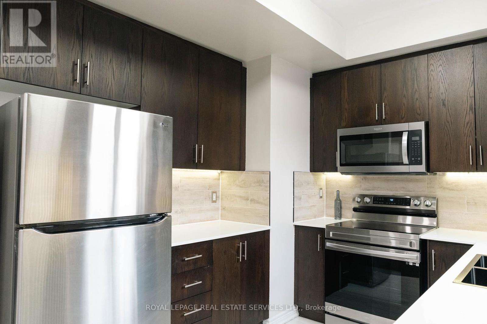 












13 - 9621 JANE STREET

,
Vaughan,




Ontario
L6A4G5

