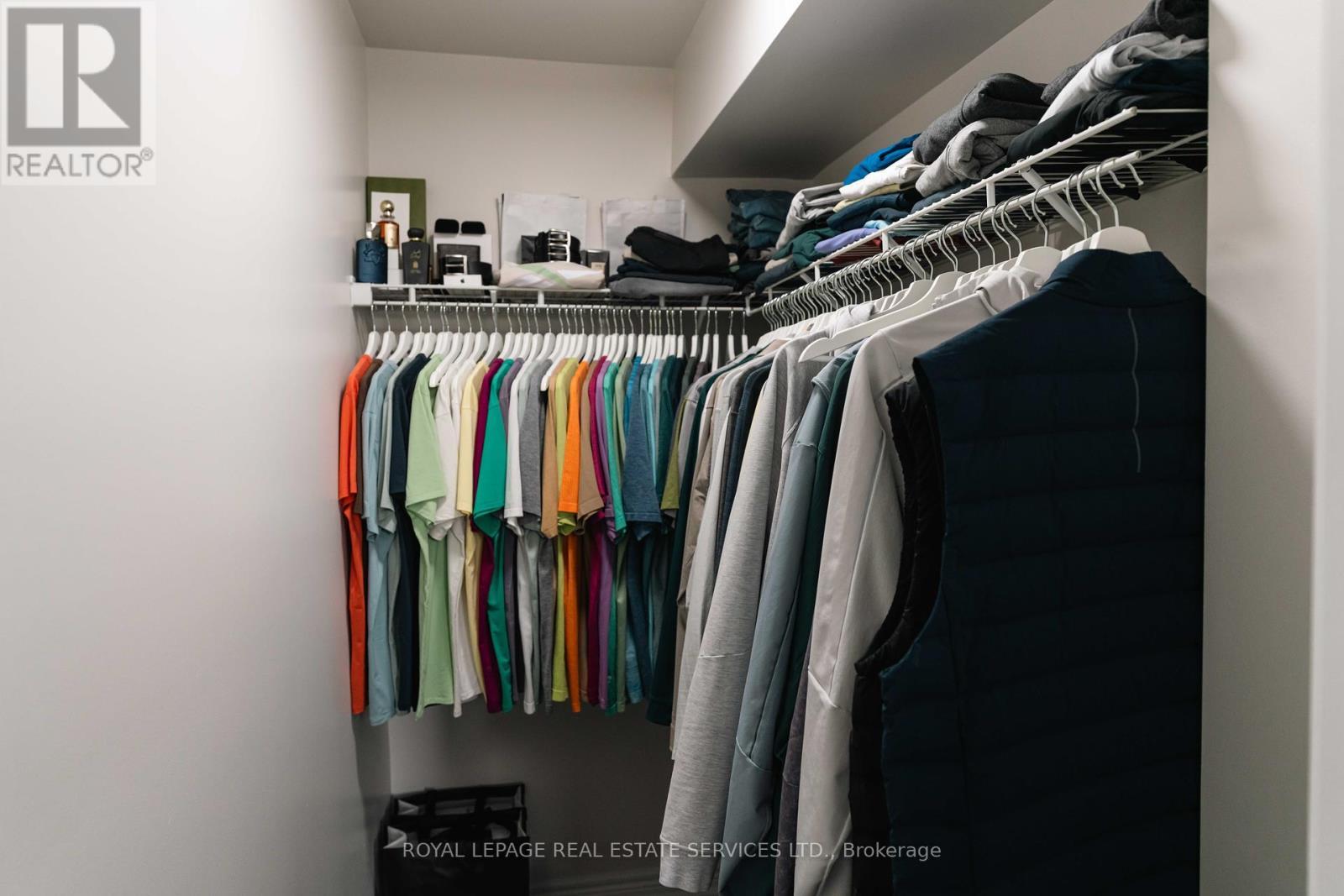 












13 - 9621 JANE STREET

,
Vaughan,




Ontario
L6A4G5

