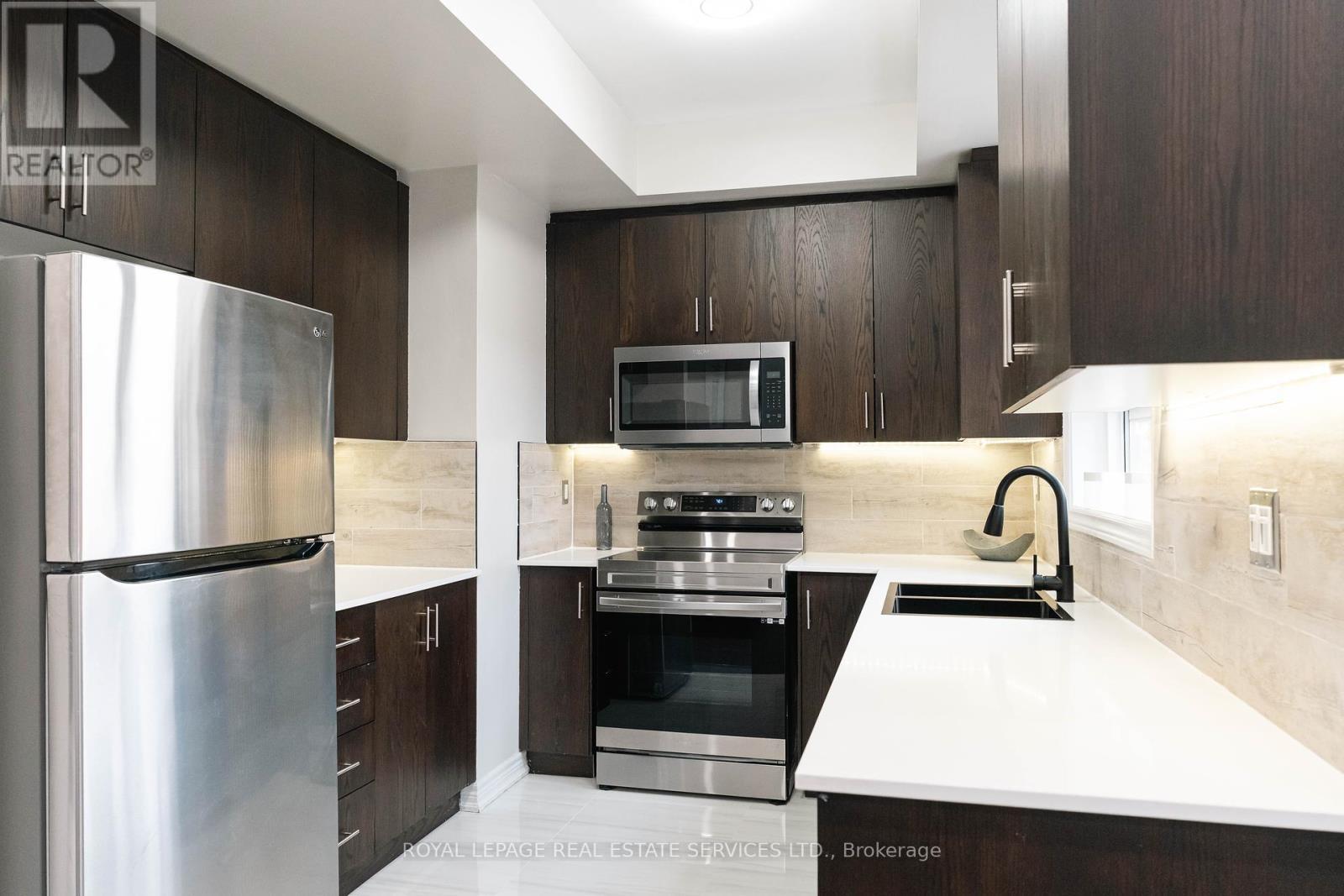 












13 - 9621 JANE STREET

,
Vaughan,




Ontario
L6A4G5

