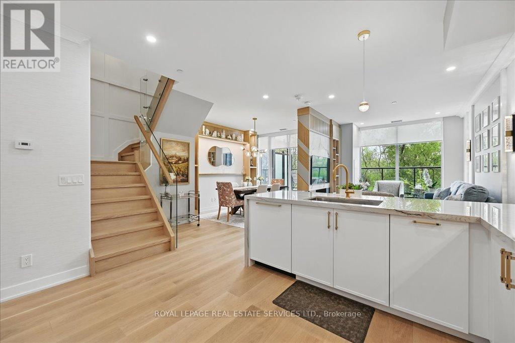 












108 - 2489 TAUNTON ROAD

,
Oakville,




Ontario
L6H3R9

