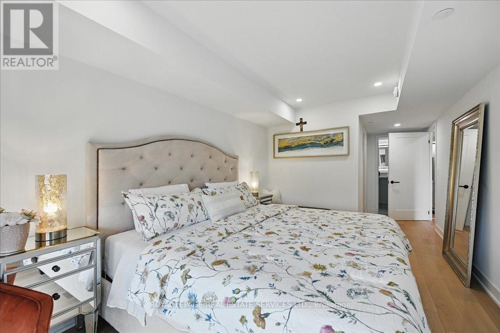 












108 - 2489 TAUNTON ROAD

,
Oakville,




Ontario
L6H3R9

