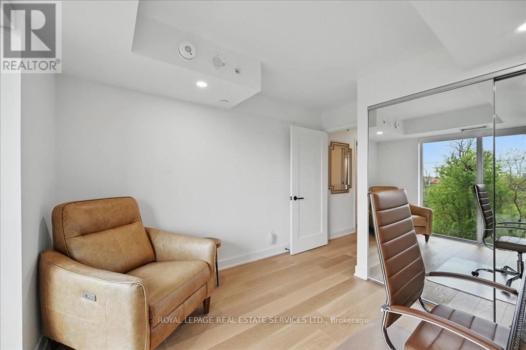 












108 - 2489 TAUNTON ROAD

,
Oakville,




Ontario
L6H3R9

