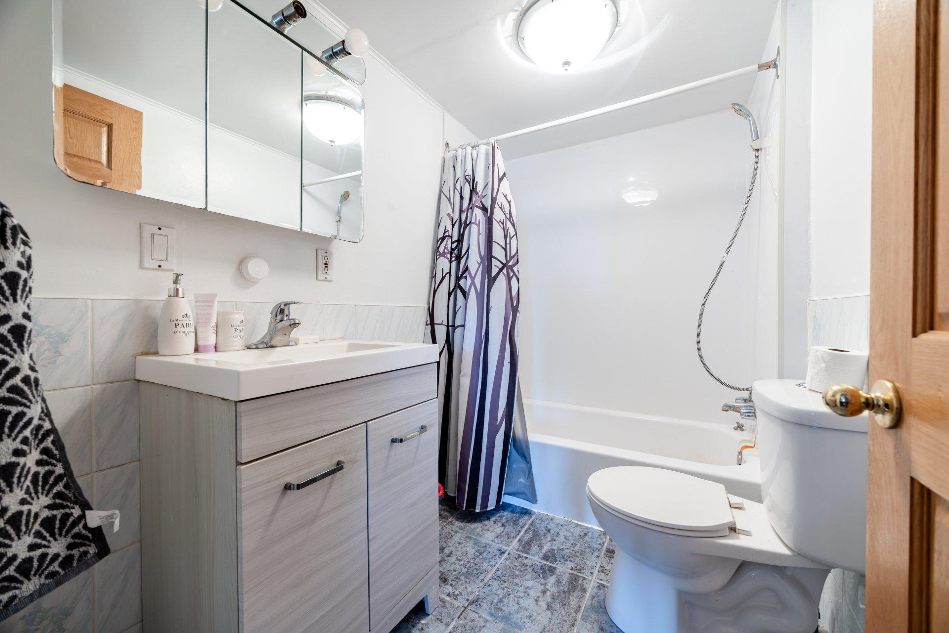 









6830Z


Ch. des Prairies

,
Brossard,







QC
J4Z3H8

