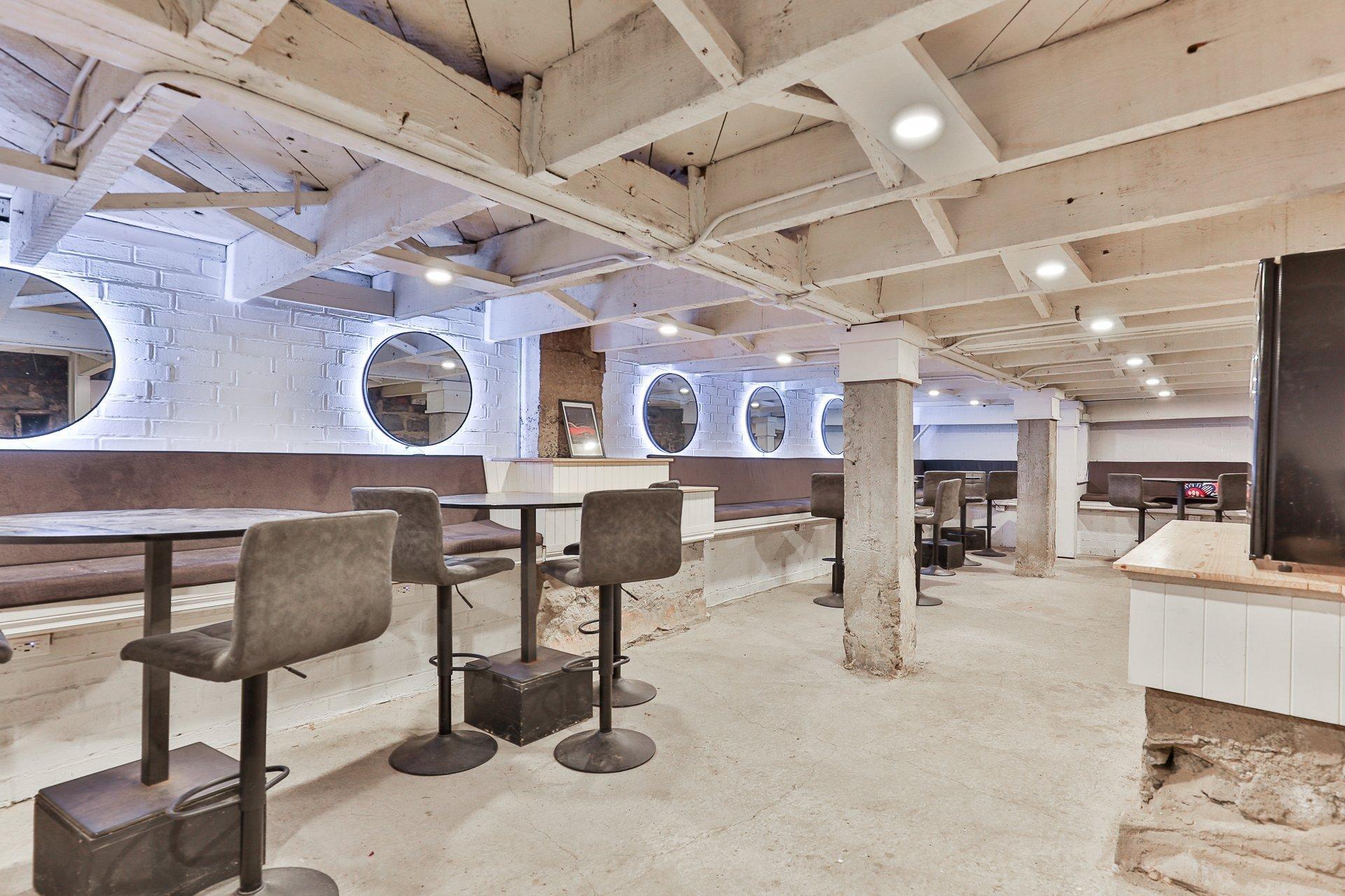 









4800Z


Rue De Bullion

,
Montréal (Le Plateau-Mont-Royal),




QC
H2T1Y8

