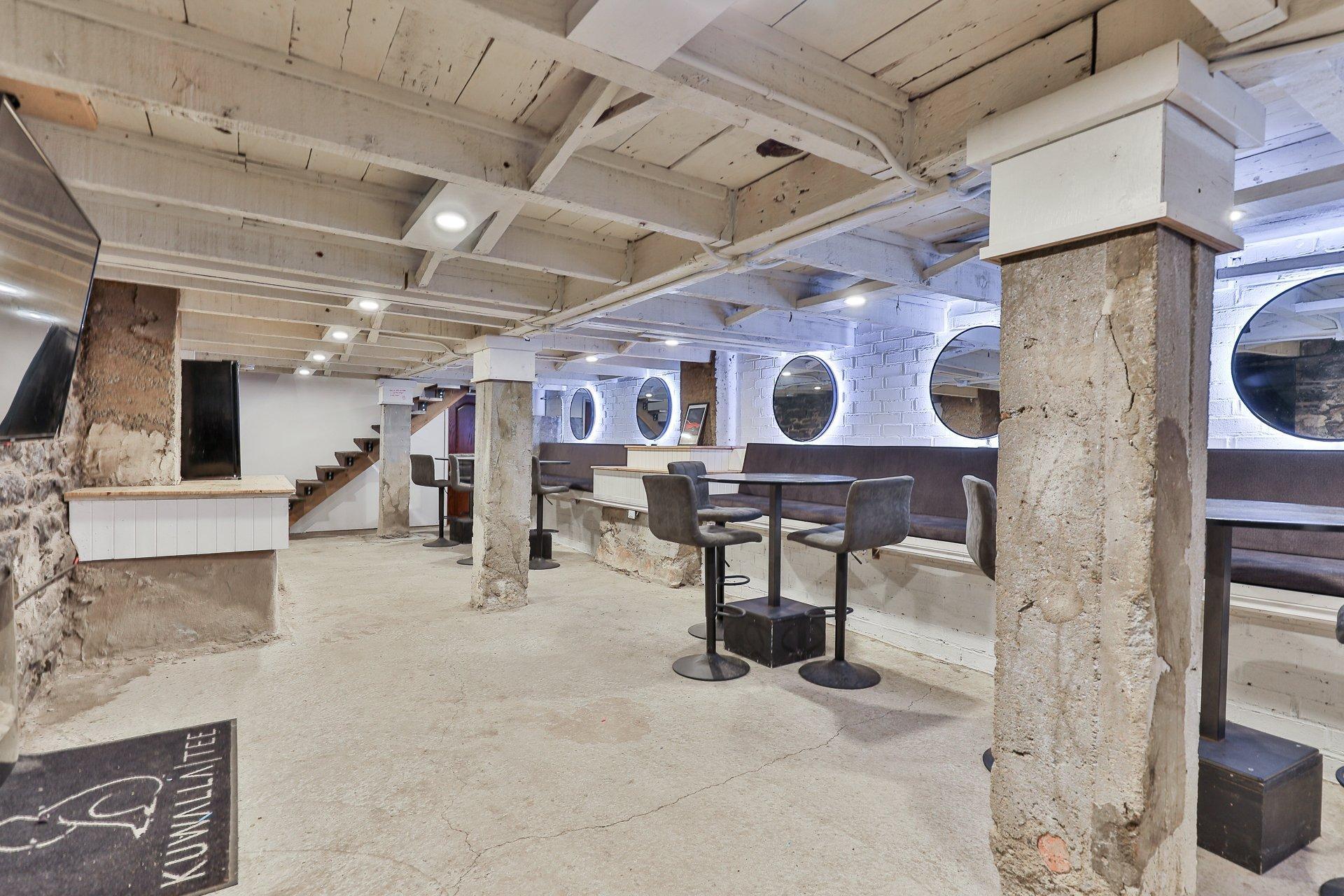 









4800Z


Rue De Bullion

,
Montréal (Le Plateau-Mont-Royal),




QC
H2T1Y8

