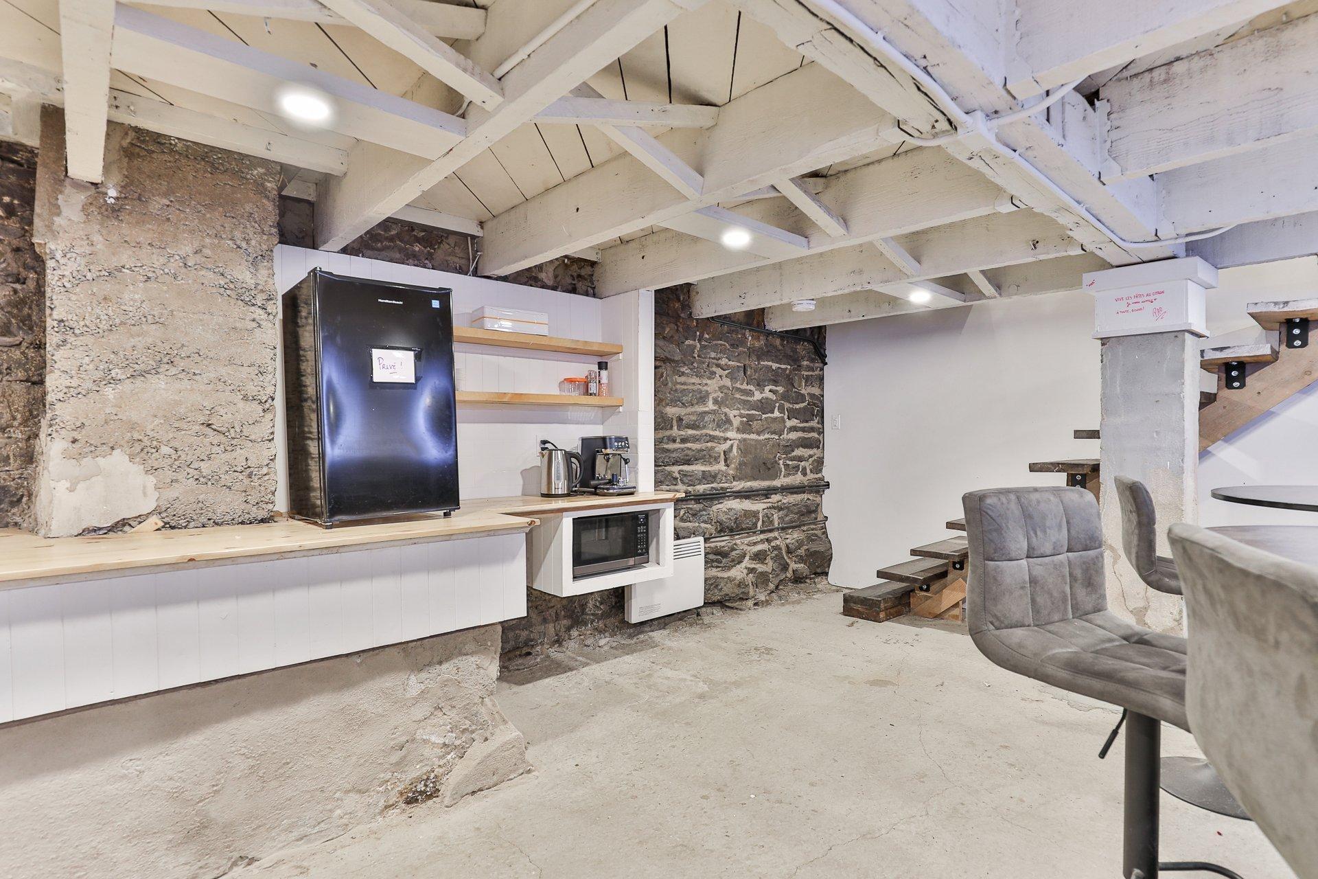 









4800Z


Rue De Bullion

,
Montréal (Le Plateau-Mont-Royal),




QC
H2T1Y8

