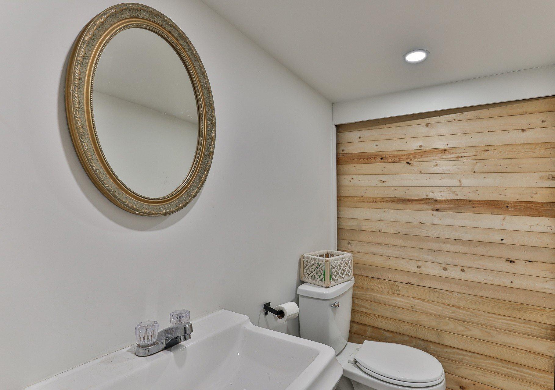 









4800Z


Rue De Bullion

,
Montréal (Le Plateau-Mont-Royal),




QC
H2T1Y8

