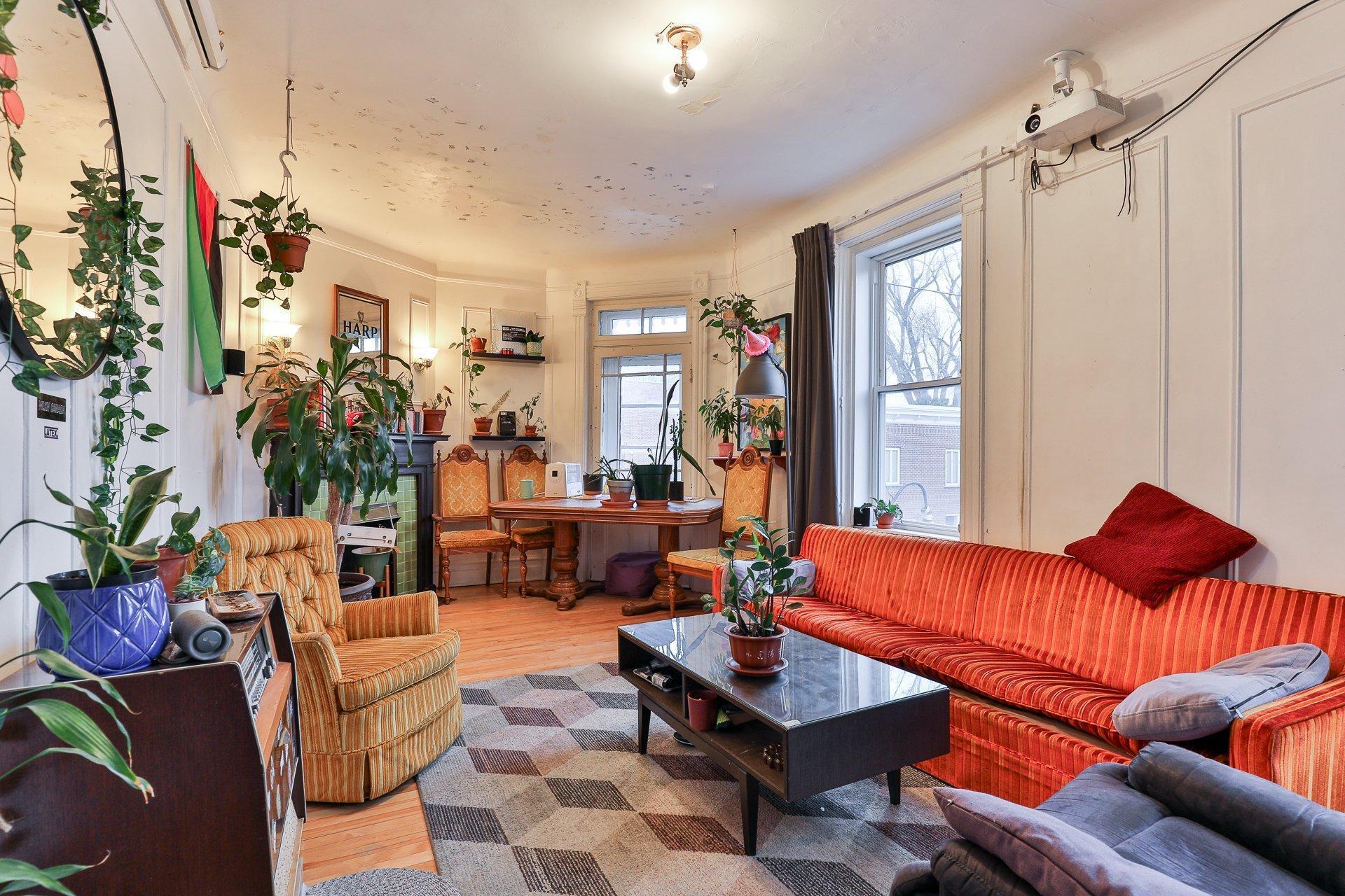 









4800Z


Rue De Bullion

,
Montréal (Le Plateau-Mont-Royal),




QC
H2T1Y8

