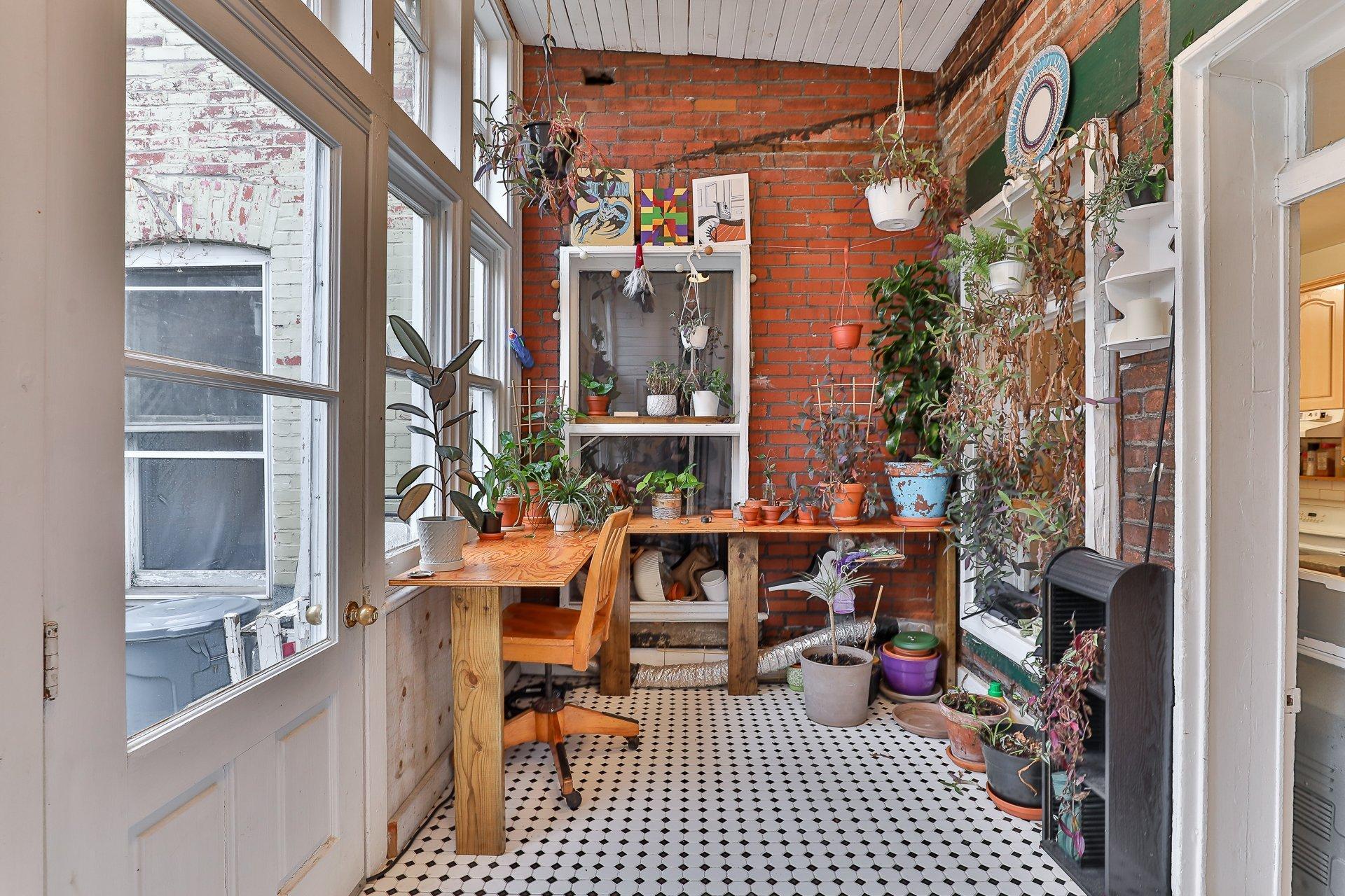 









4800Z


Rue De Bullion

,
Montréal (Le Plateau-Mont-Royal),




QC
H2T1Y8

