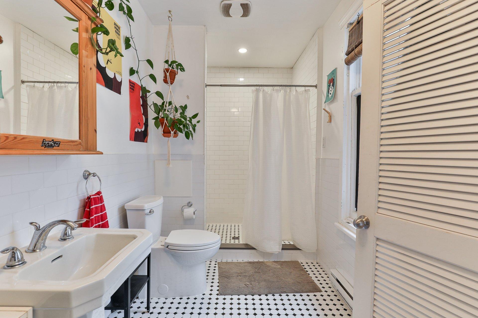 









4800Z


Rue De Bullion

,
Montréal (Le Plateau-Mont-Royal),




QC
H2T1Y8


