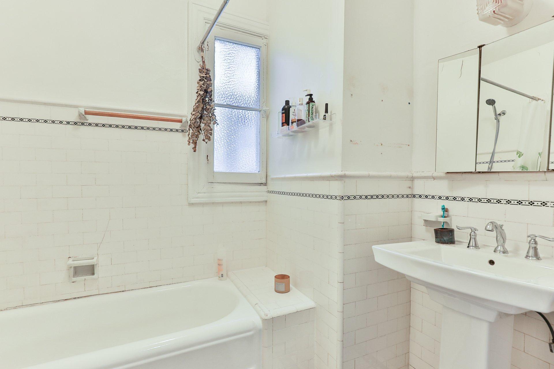 









4800Z


Rue De Bullion

,
Montréal (Le Plateau-Mont-Royal),




QC
H2T1Y8

