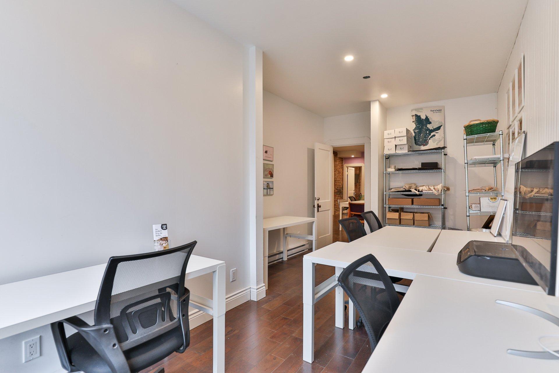 









4800Z


Rue De Bullion

,
Montréal (Le Plateau-Mont-Royal),




QC
H2T1Y8

