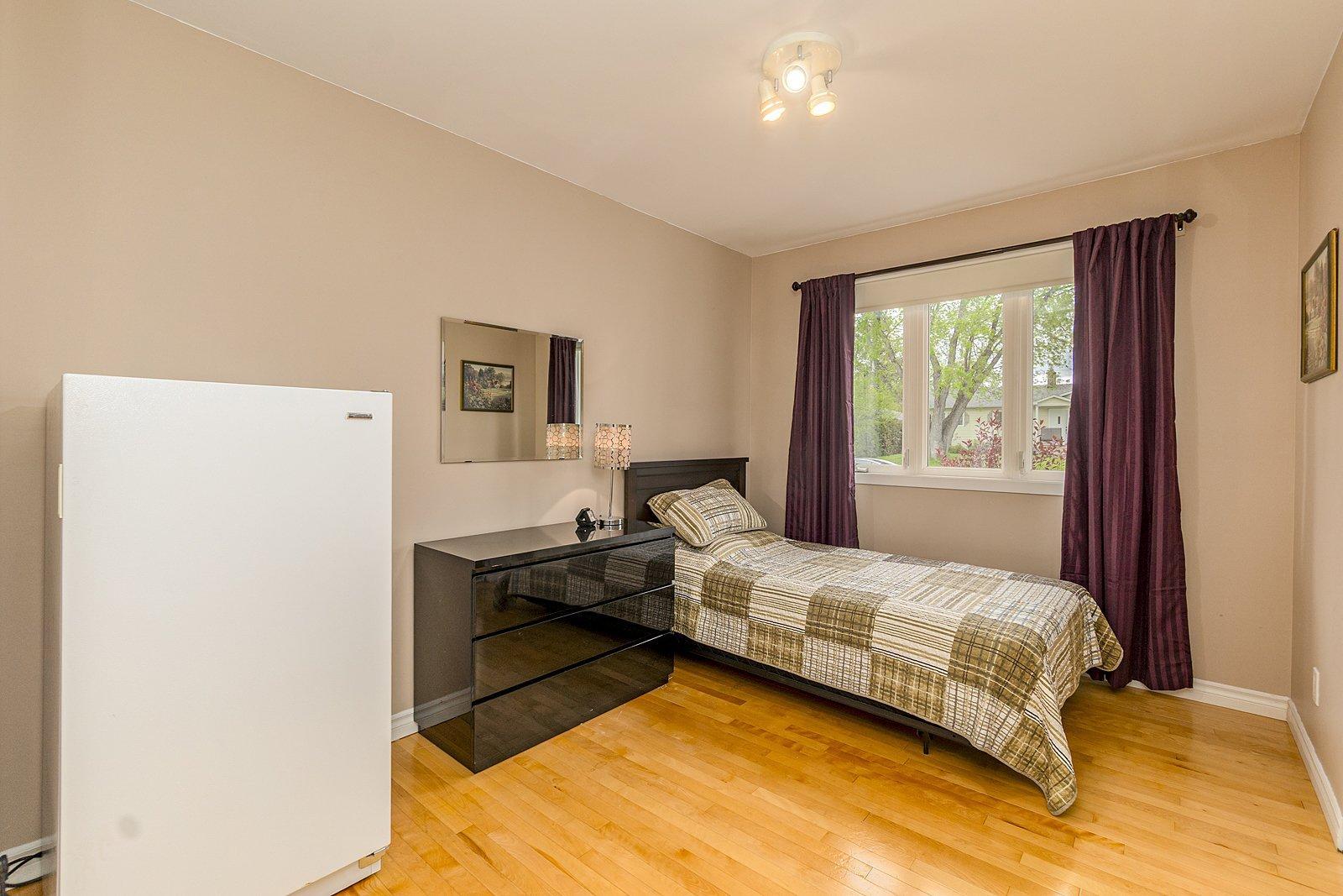 









1019


Rue Sideleau

,
Sherbrooke (Fleurimont),




QC
J1E1H7

