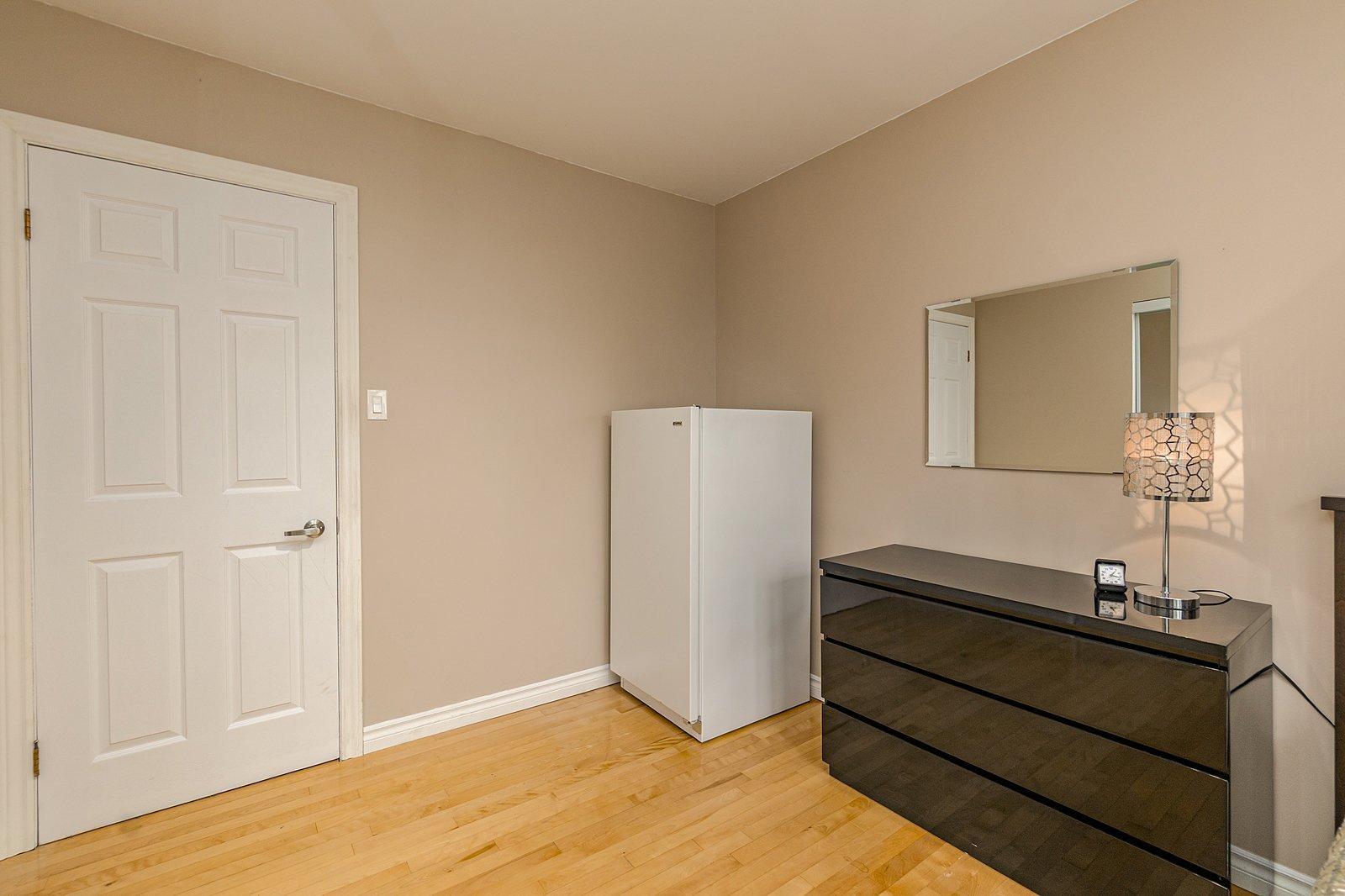









1019


Rue Sideleau

,
Sherbrooke (Fleurimont),




QC
J1E1H7

