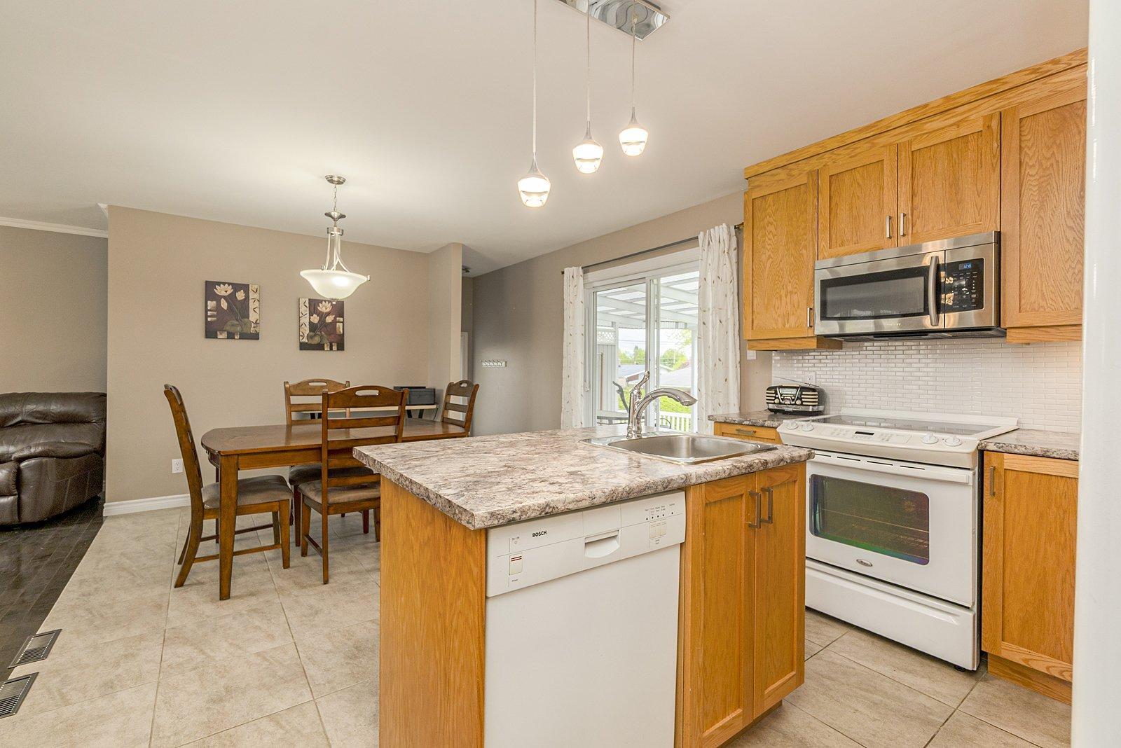 









1019


Rue Sideleau

,
Sherbrooke (Fleurimont),




QC
J1E1H7

