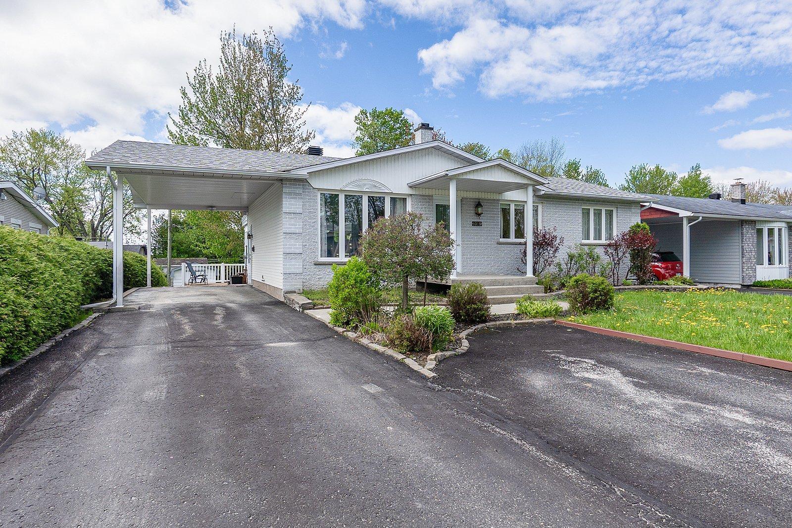 









1019


Rue Sideleau

,
Sherbrooke (Fleurimont),




QC
J1E1H7

