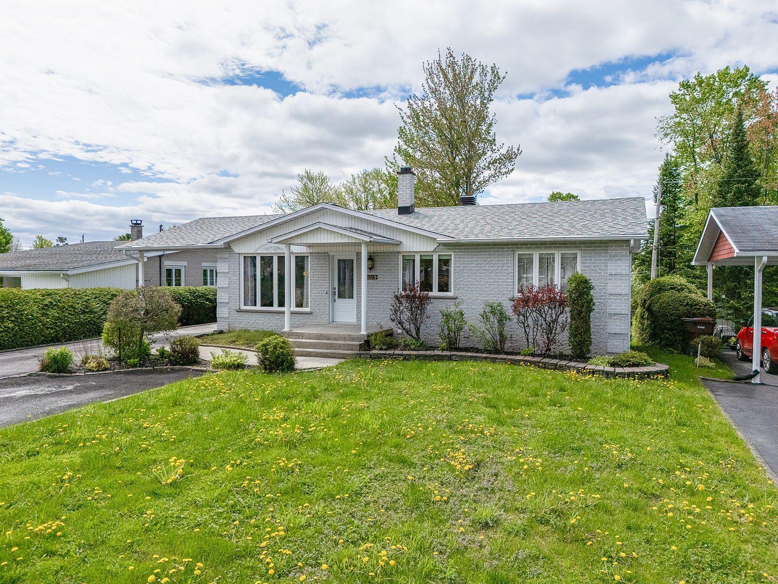 









1019


Rue Sideleau

,
Sherbrooke (Fleurimont),




QC
J1E1H7

