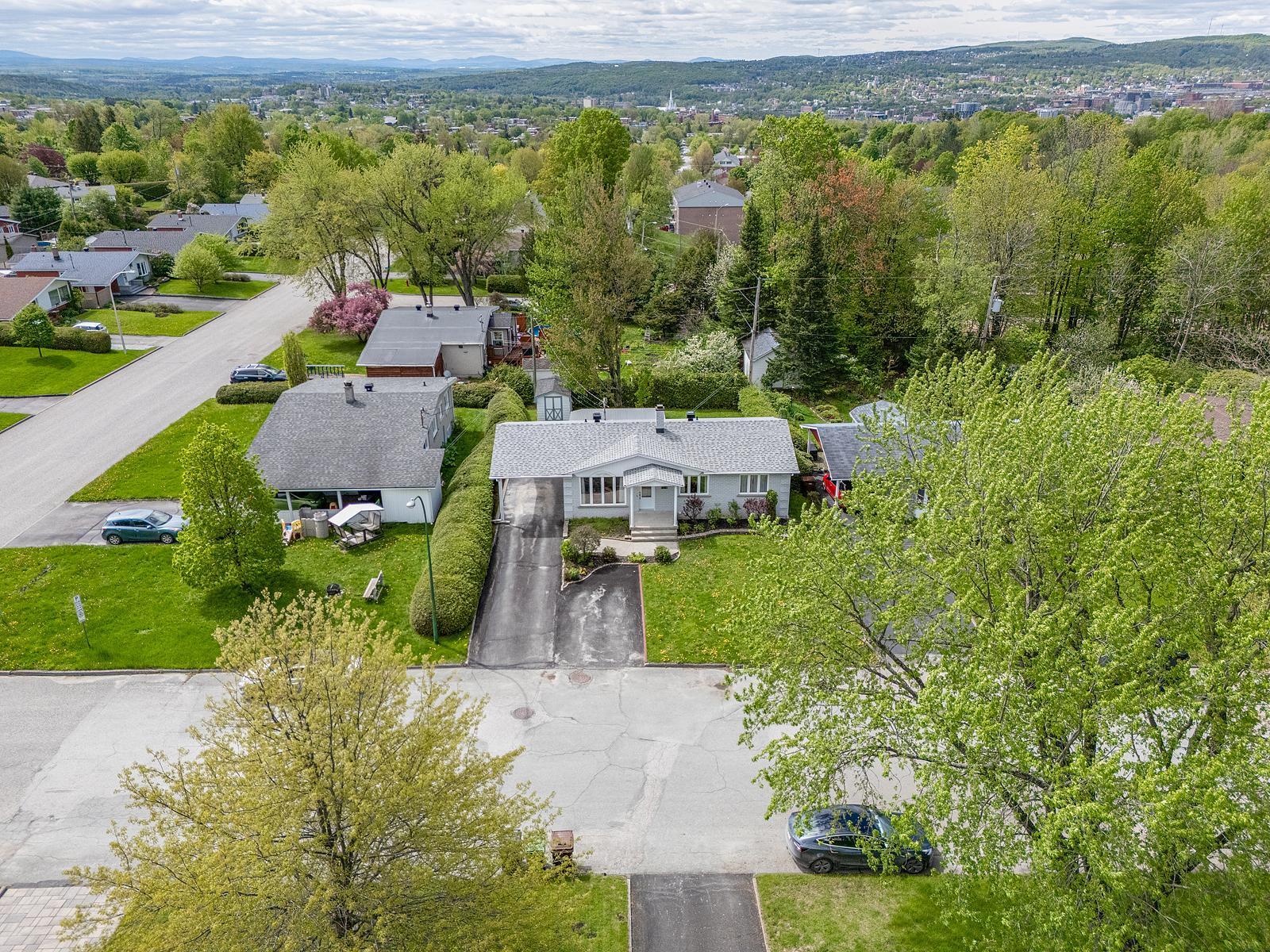 









1019


Rue Sideleau

,
Sherbrooke (Fleurimont),




QC
J1E1H7

