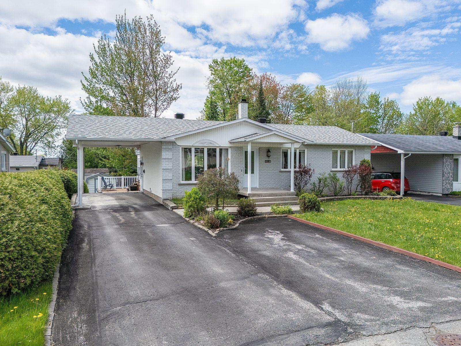 









1019


Rue Sideleau

,
Sherbrooke (Fleurimont),




QC
J1E1H7

