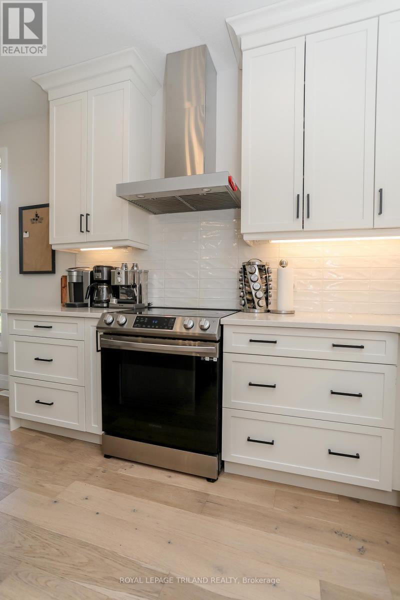 












45 COMPASS TRAIL

,
Central Elgin (Port Stanley),




Ontario
N5L0B4

