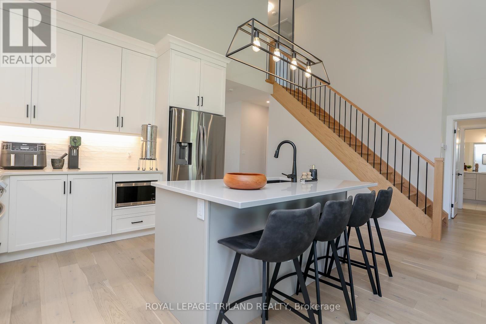 












45 COMPASS TRAIL

,
Central Elgin (Port Stanley),




Ontario
N5L0B4

