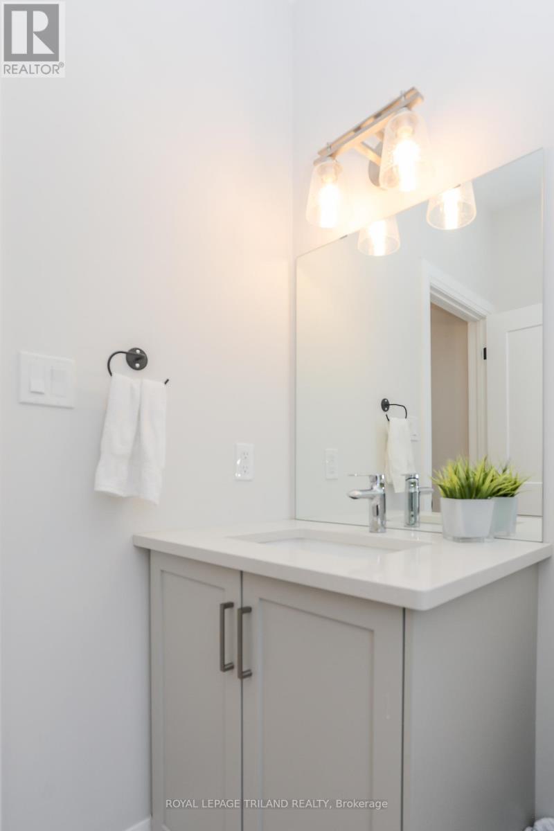 












45 COMPASS TRAIL

,
Central Elgin (Port Stanley),




Ontario
N5L0B4

