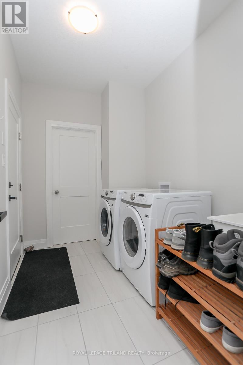 












45 COMPASS TRAIL

,
Central Elgin (Port Stanley),




Ontario
N5L0B4

